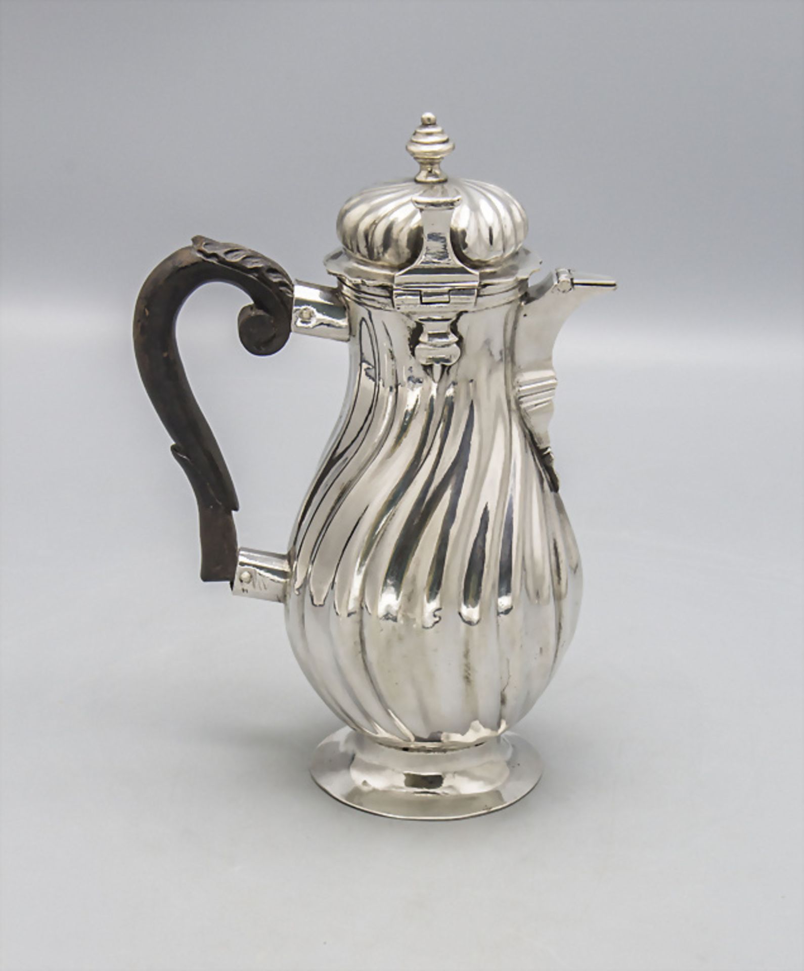 Barock Mokkakanne / Egoist / A Baroque silver mocha pot, Johann Georg Klosse, Augsburg, 1759-1761 - Bild 3 aus 5