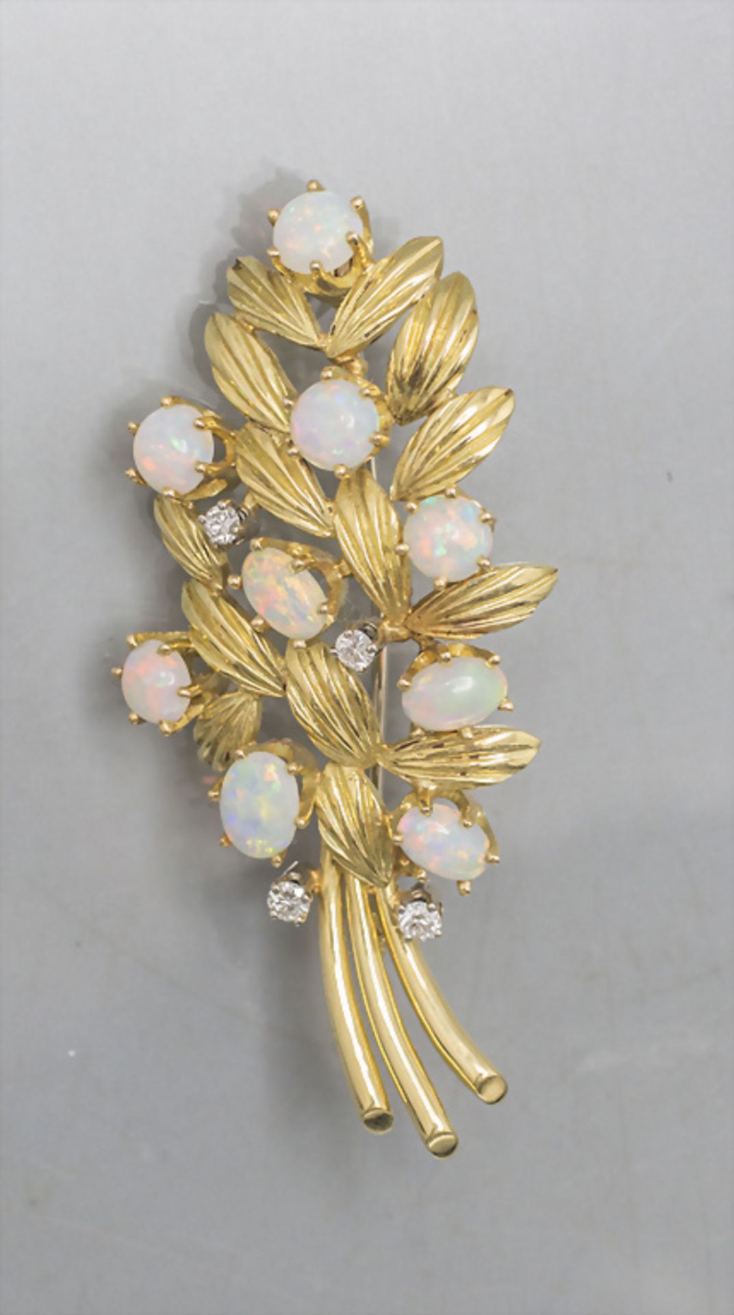 Goldbrosche mit Opalen und Diamanten / An 18 ct gold brooch with opal and diamonds