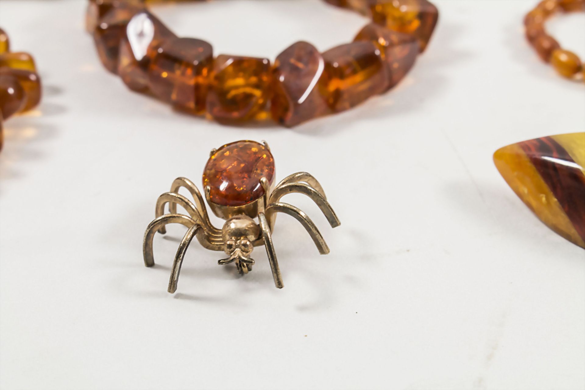 Großes Konvolut Bernstein-Schmuck / A large set of amber jewellery - Bild 3 aus 8