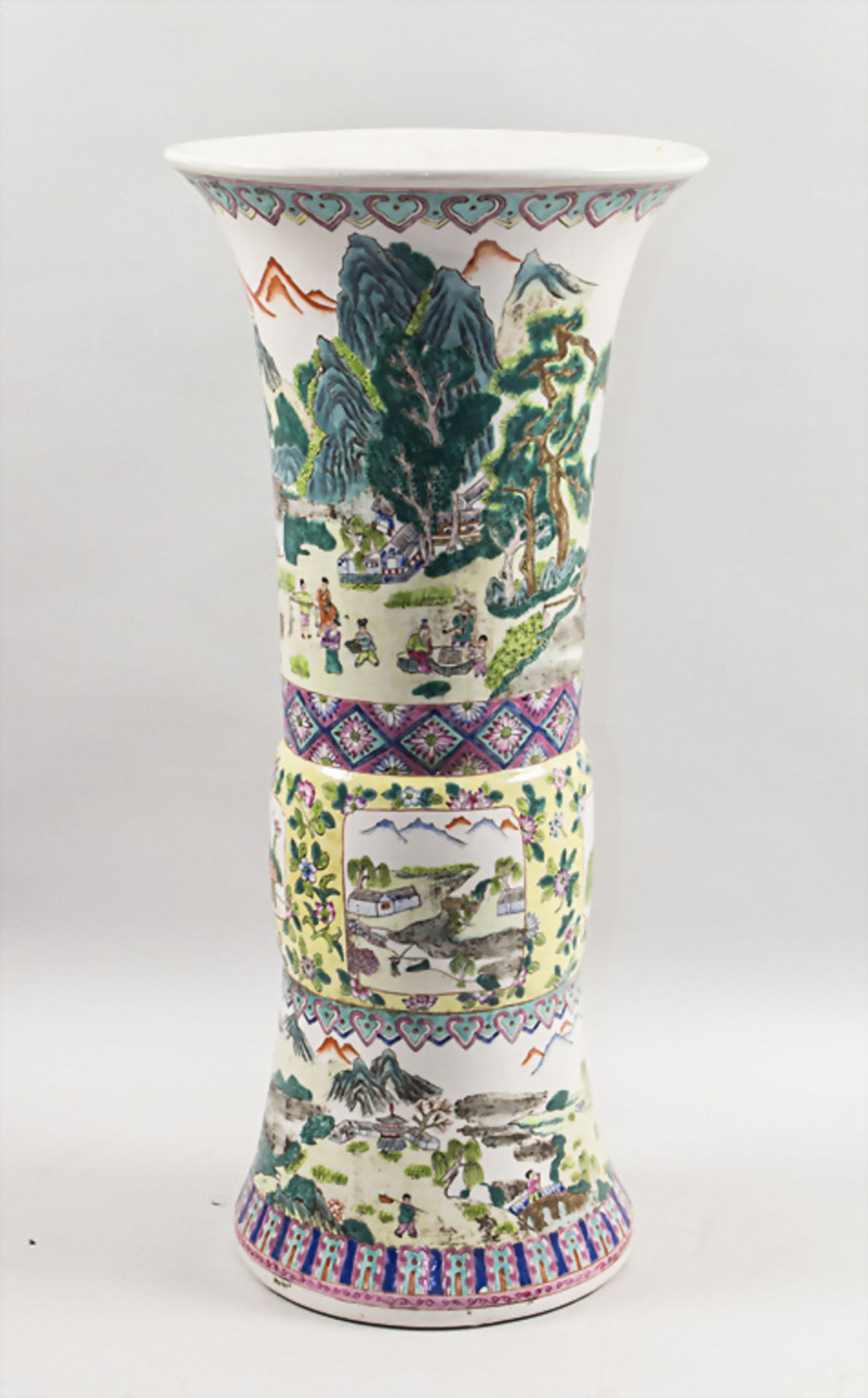 Große Gu Bodenvase / A large Gu vase, wohl Qing-Periode, China - Bild 2 aus 10