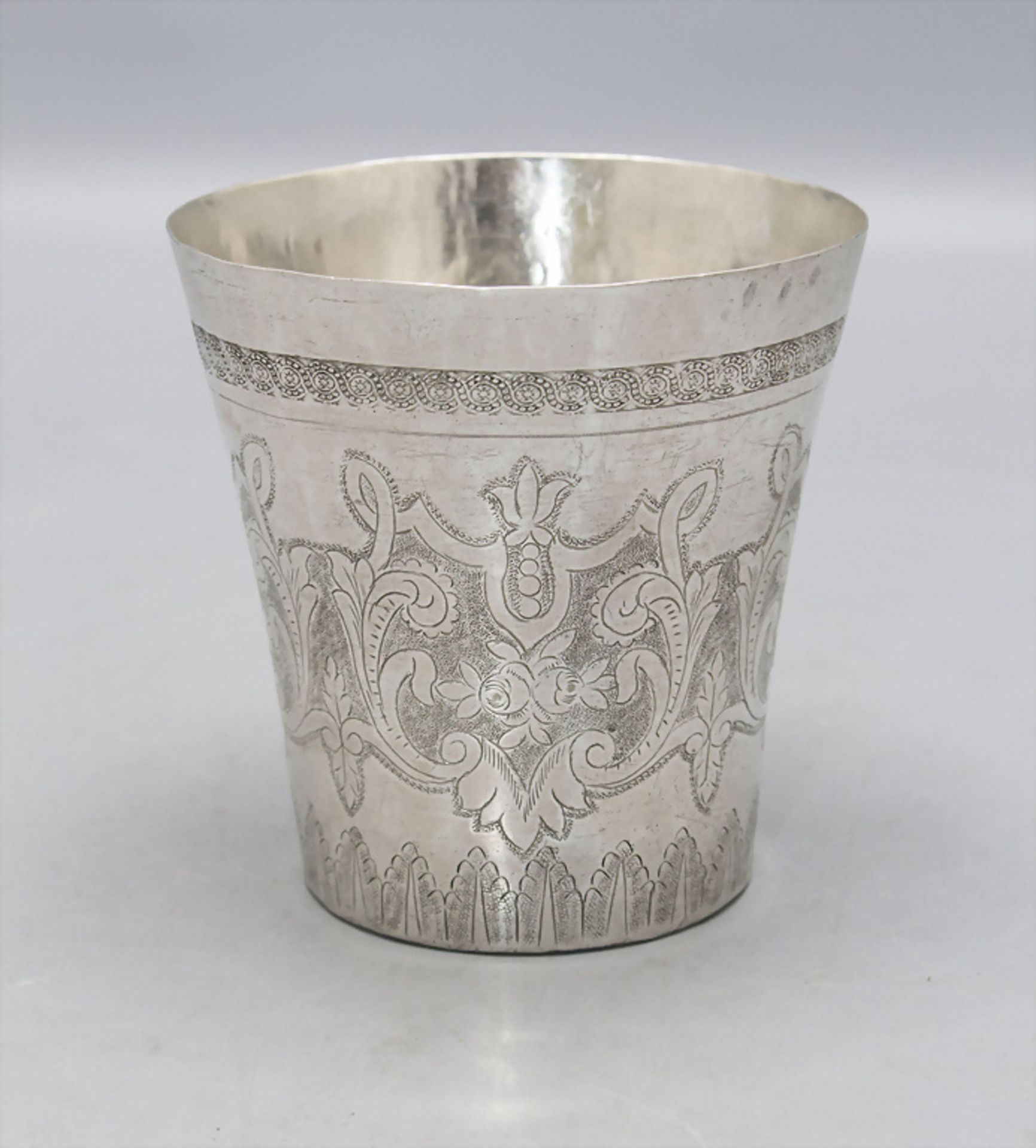 Osmanischer Becher mit Floraldekor / An Ottoman silver beaker, 18.-19. Jh. - Bild 2 aus 4