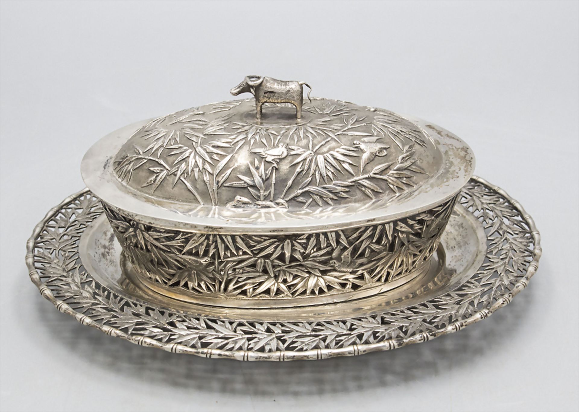 Export Silber Deckelterrine mit Platte / A Chinese export silver lidded tureen with stand, ...