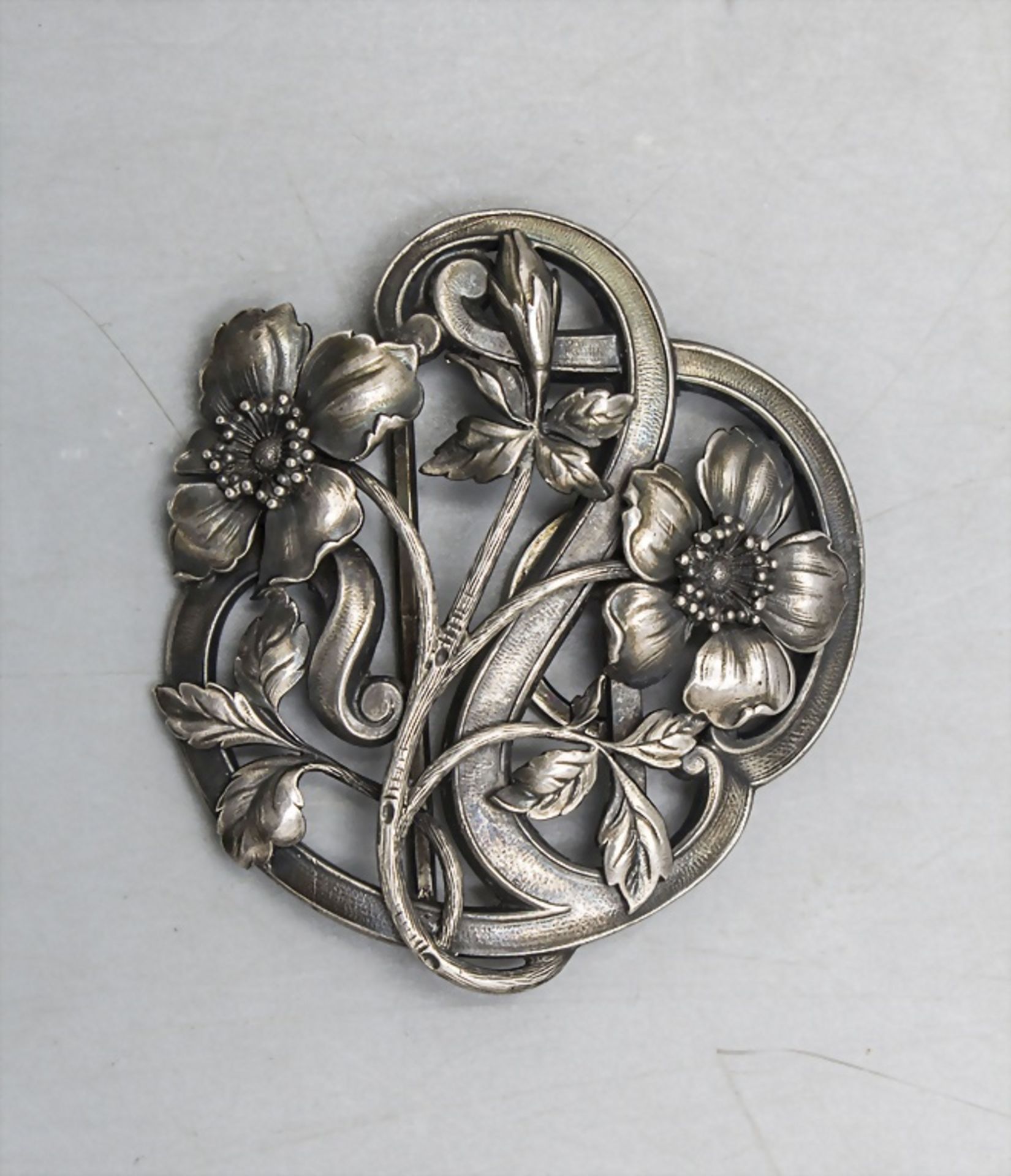 Jugendstil Gürtelschließe mit Anemonen / An Art Nouveau belt buckle with anemones, Frankreich, ...