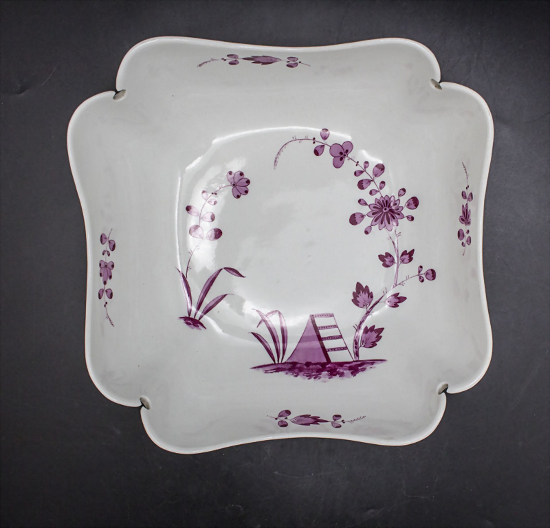 Große Gemüseschale mit Purpurmalerei / A large serving bowl with Indian flowers, Meissen, 1. ... - Image 4 of 6