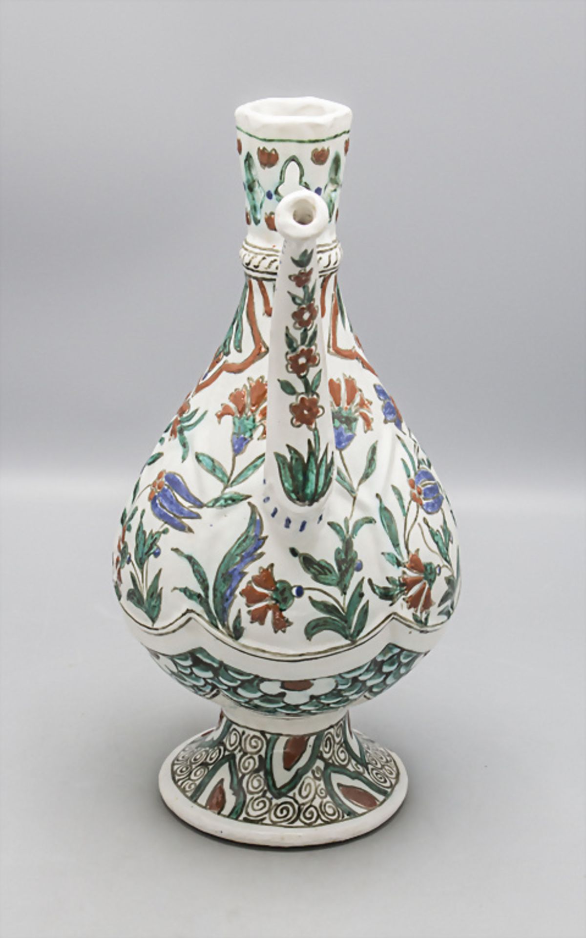 Seltene Fayence Kanne / A faience jug, wohl Iznik, Türkei, 18./19. Jh. - Bild 2 aus 6