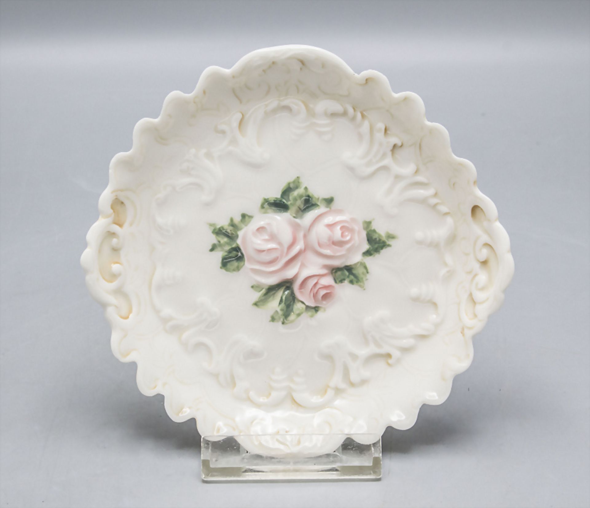 Zierschale mit Rosenblüten / Vide-Poche / A decorative dish with roses, Karl Ens, ...