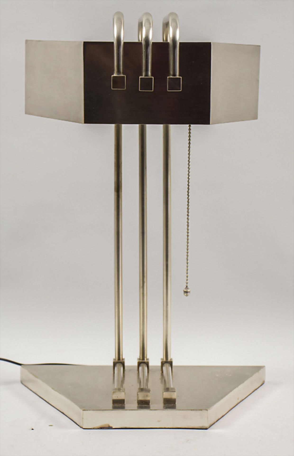 Bauhaus-Design Tischlampe / A Bauhaus design desk lamp, Entwurf um 1925 - Image 2 of 9