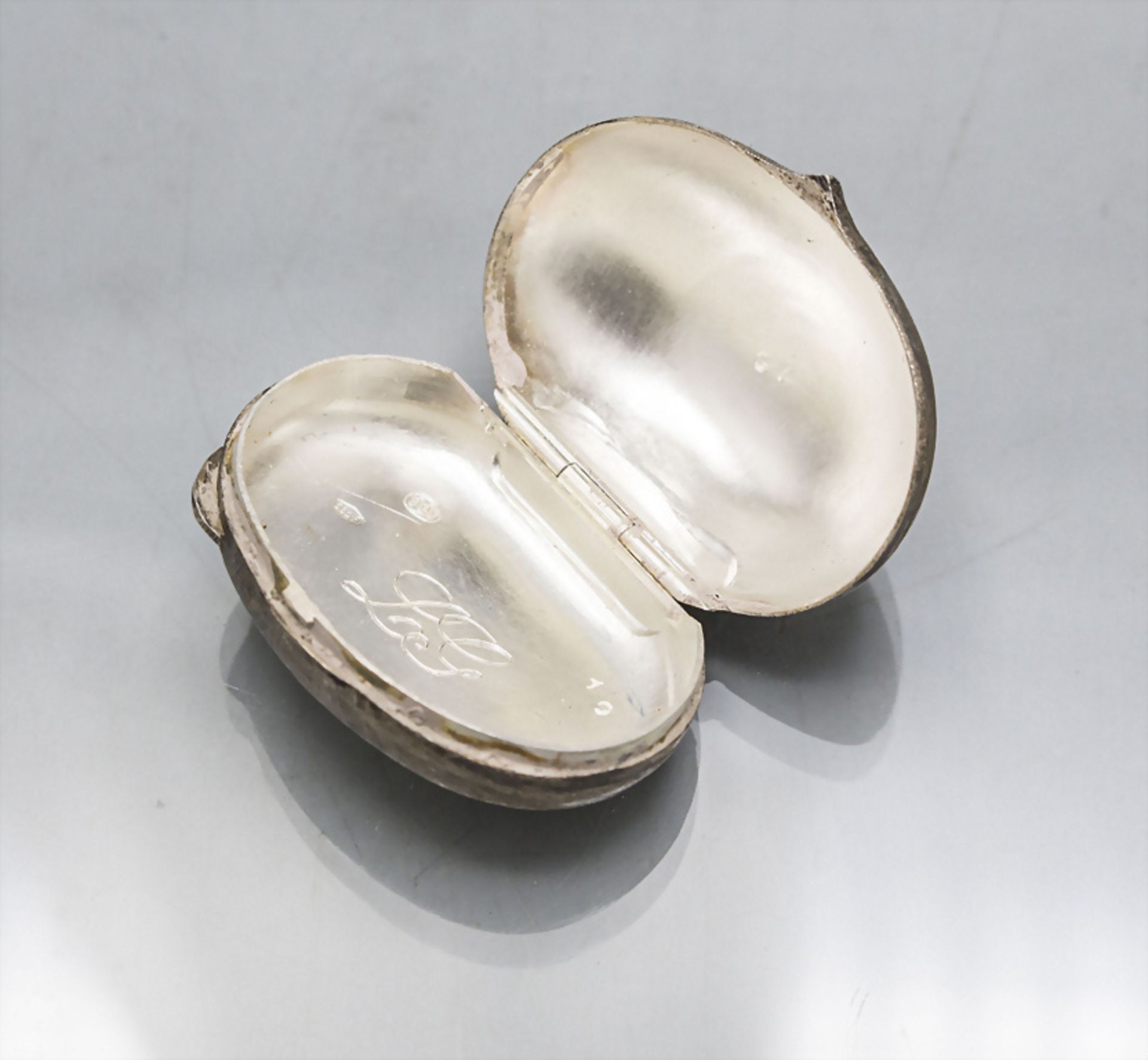 Kleine Dose in Form einer Marone / A small silver box in the shape of a chestnut, Italien, um 1960 - Bild 3 aus 5