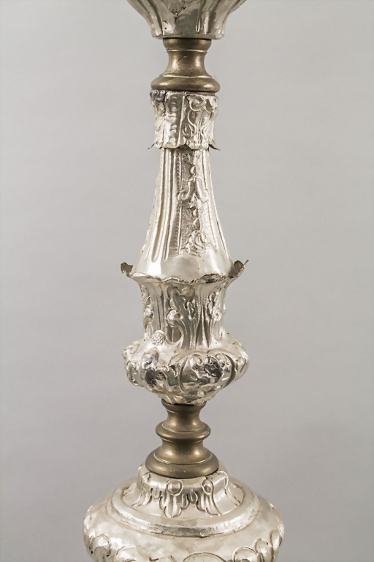 Großer Altarleuchter / A large altar candle holder, 18. Jh. - Bild 3 aus 6