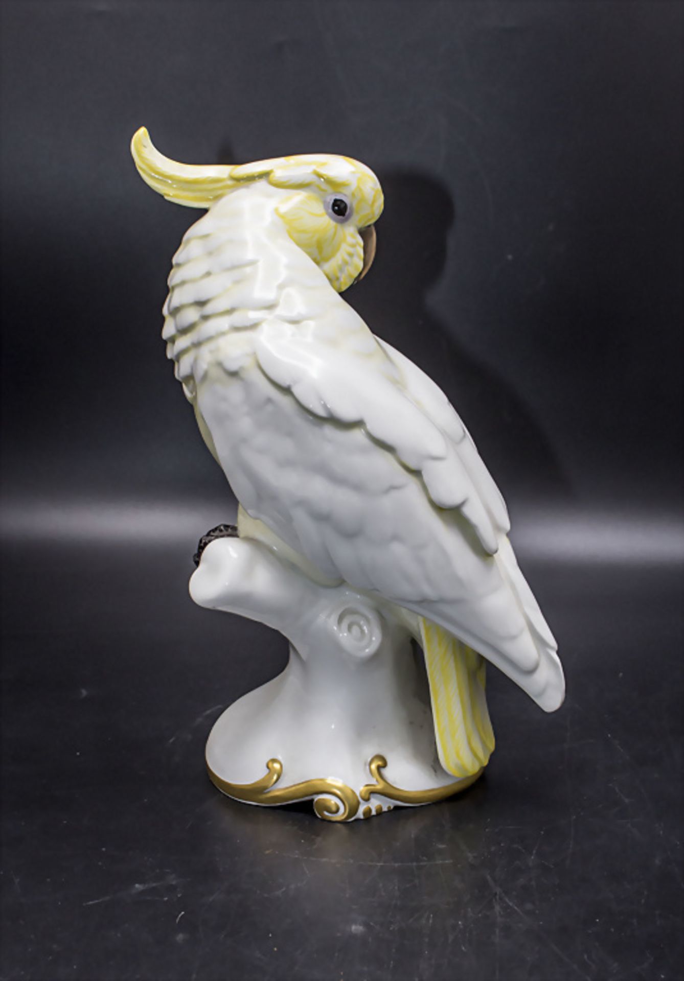 Kakadu mit Goldkugel / A cockatoo with a golden ball, Theodor Kärner, Rosenthal, Selb, um 1923 - Bild 4 aus 5