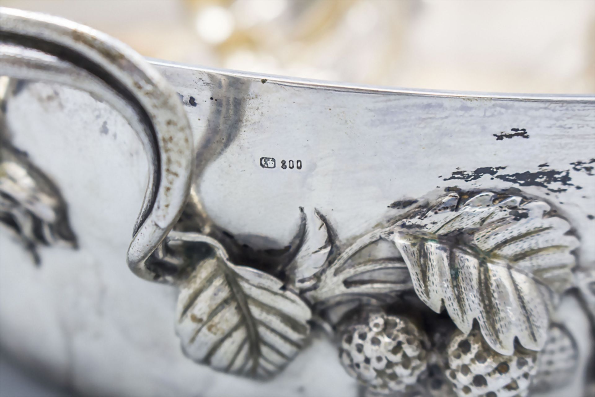 Jugendstil Silberschale mit Mispeln und Erdbeeren / An Art Nouveau silver bowl with medlars ... - Image 8 of 8