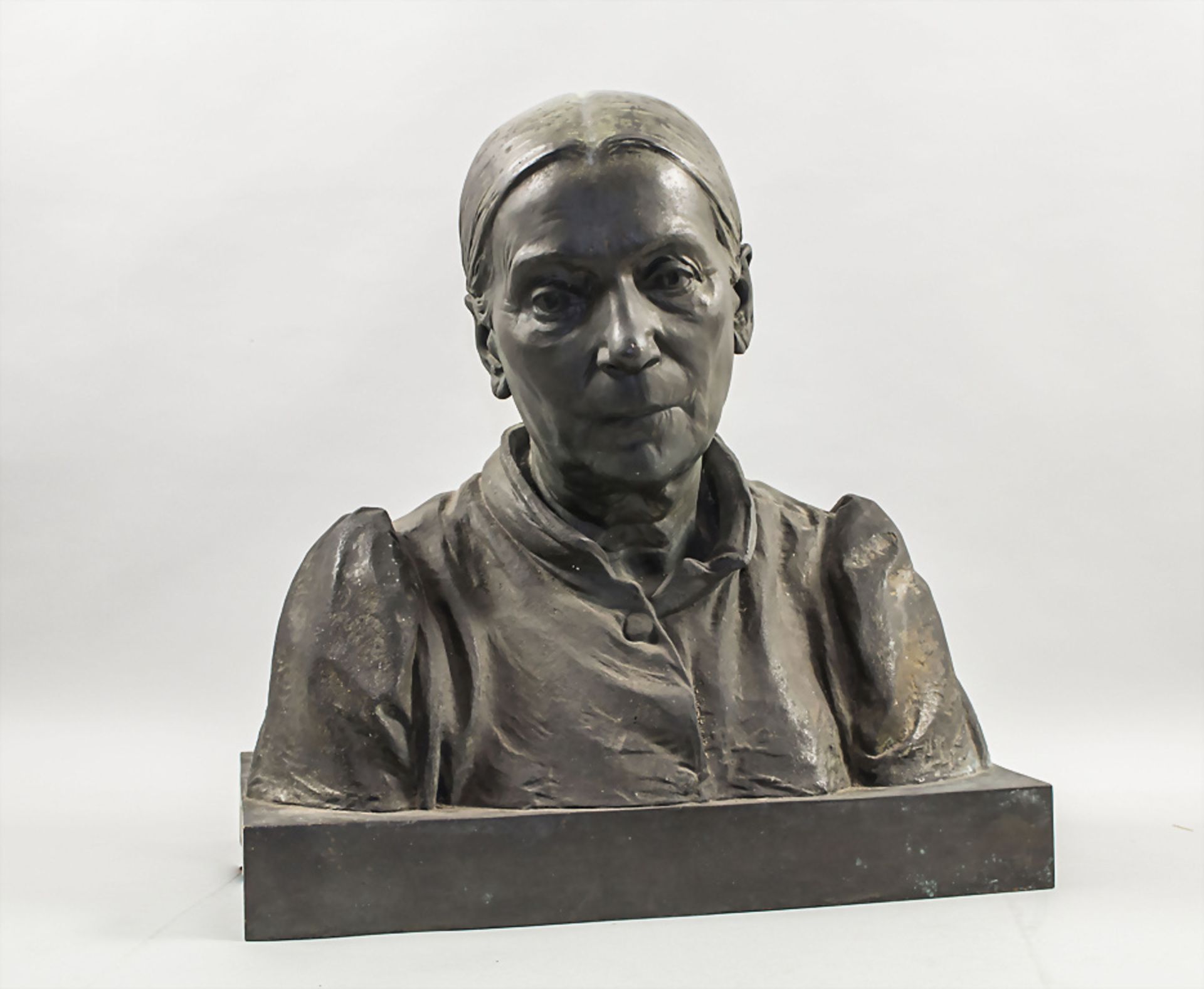 Johannes KNUBEL (1877 Münster-1949 Düsseldorf), Bronze 'Büste einer alten Frau' / A bronze ...