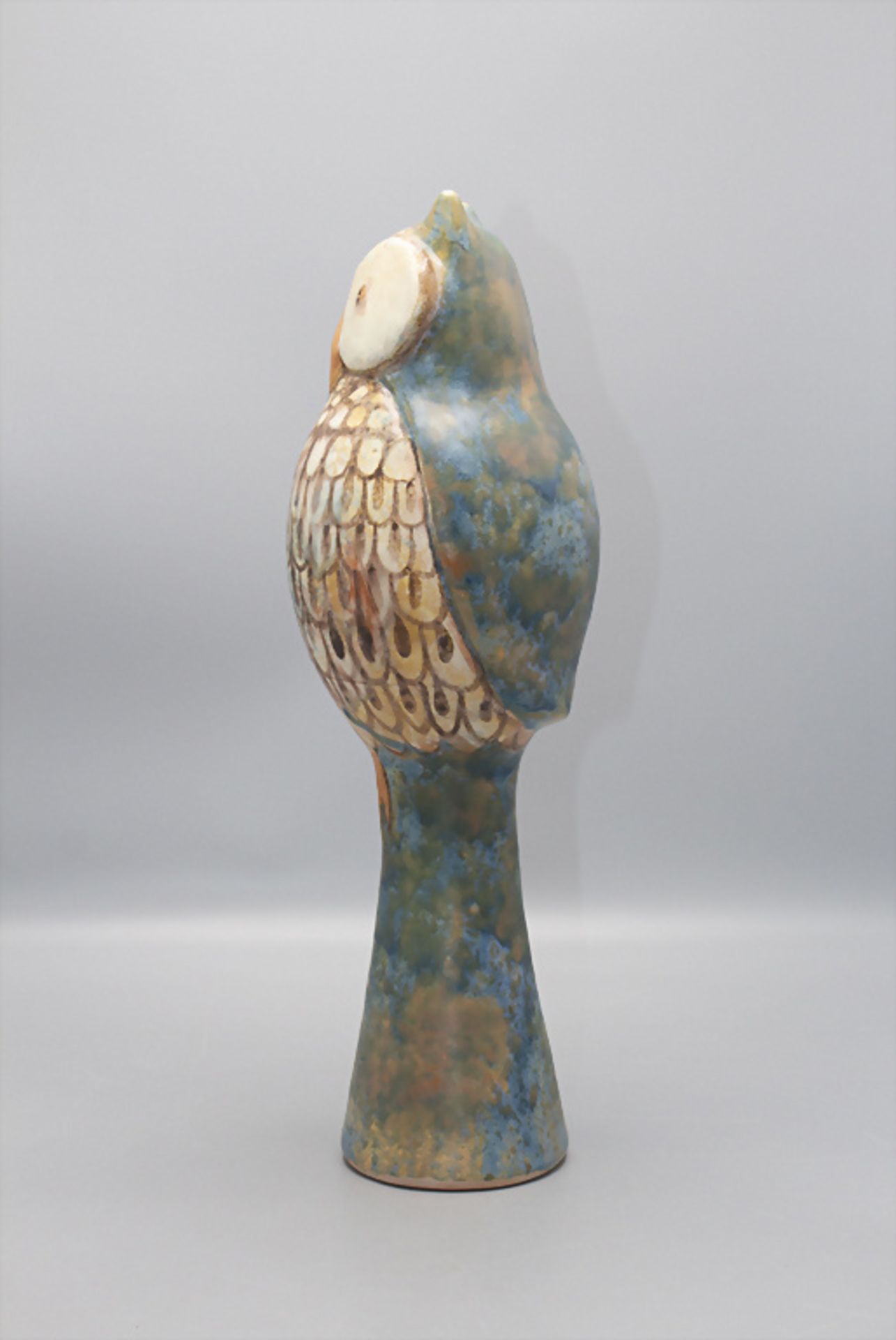 Keramik-Zierobjekt 'Eule' / A ceramic owl, Eva Fritz-Lindner, Karlsruher Majolika - Image 4 of 5