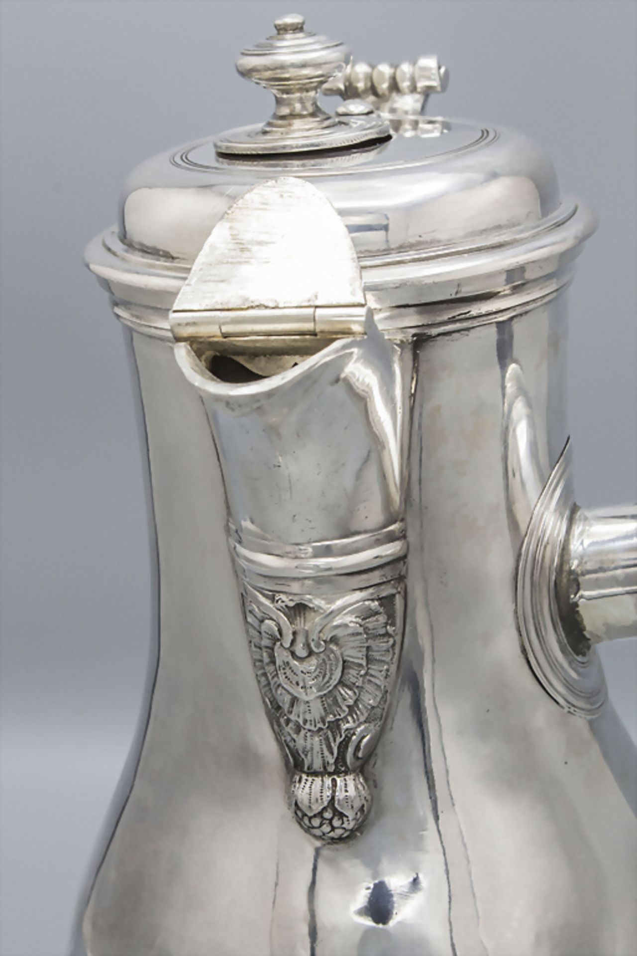 Barock Schokoladenkanne / A Baroque silver chocolatiere, Vincent Bréant, Paris, 1772-1774 - Bild 5 aus 7