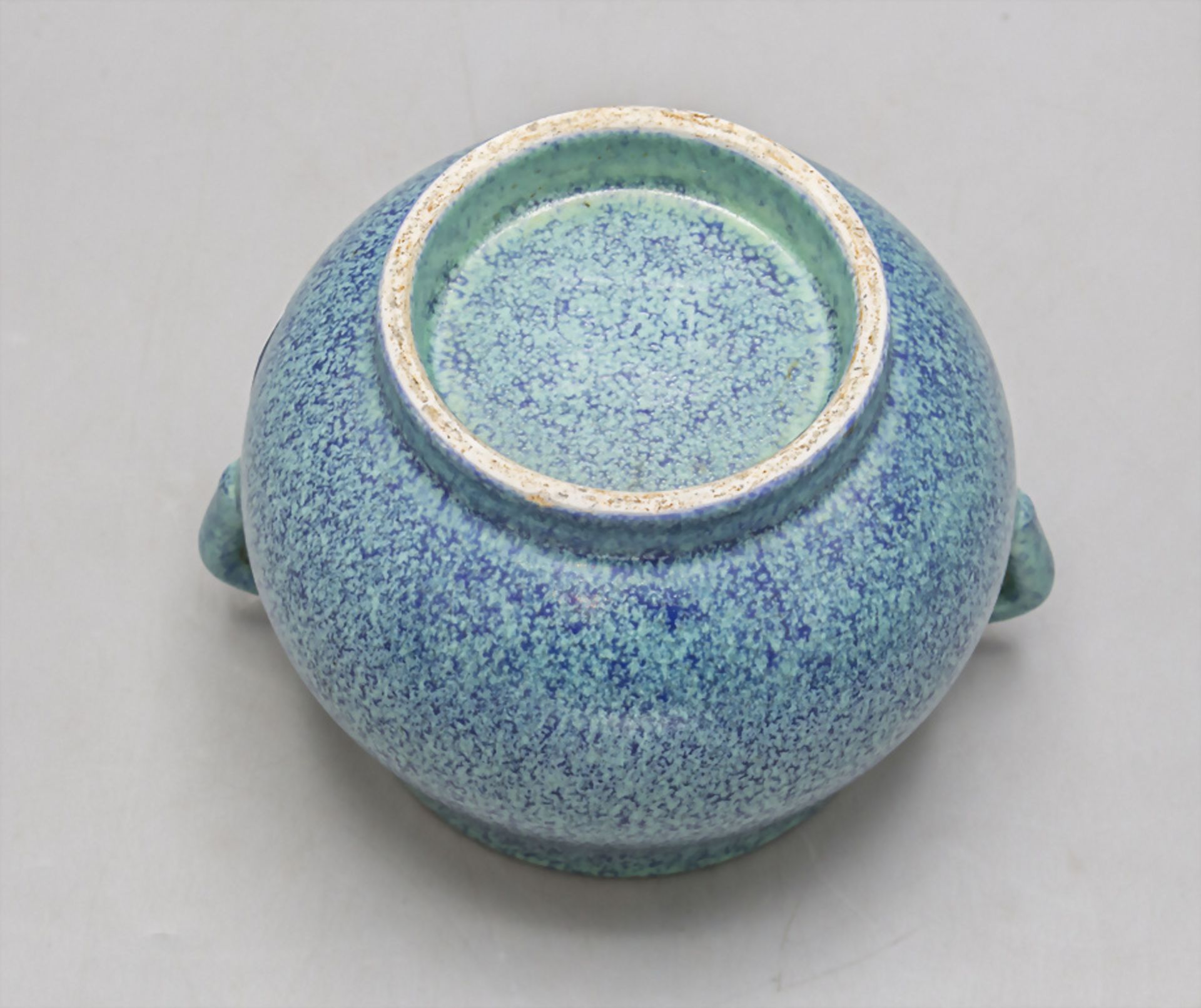 Blaues Henkelgefäß / A blue pot with handles, China, 20. Jh. - Bild 3 aus 3