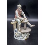 Handwerksfigur 'Töpfer' / A craft figure of a potter, Meissen, nach 1934