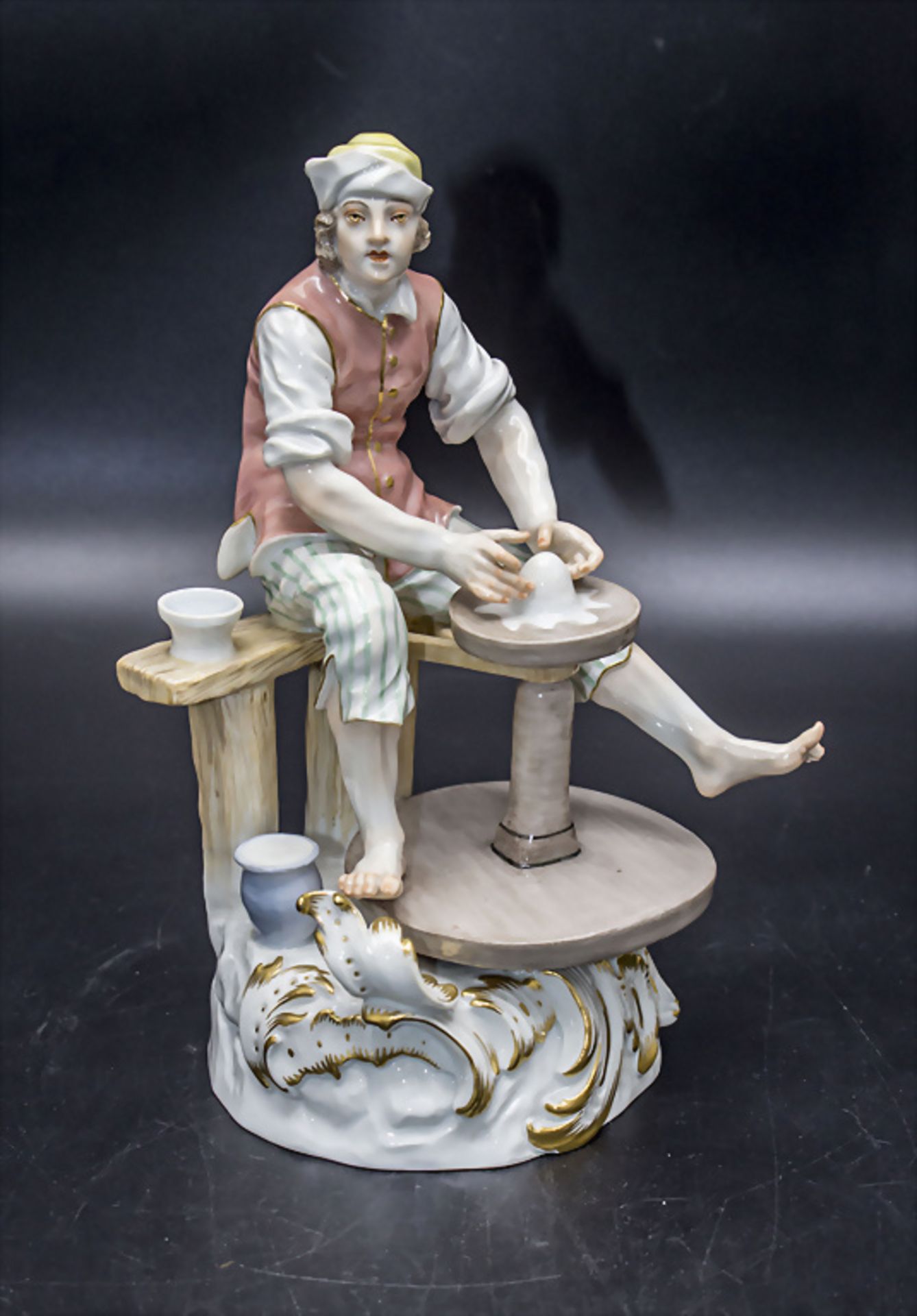 Handwerksfigur 'Töpfer' / A craft figure of a potter, Meissen, nach 1934