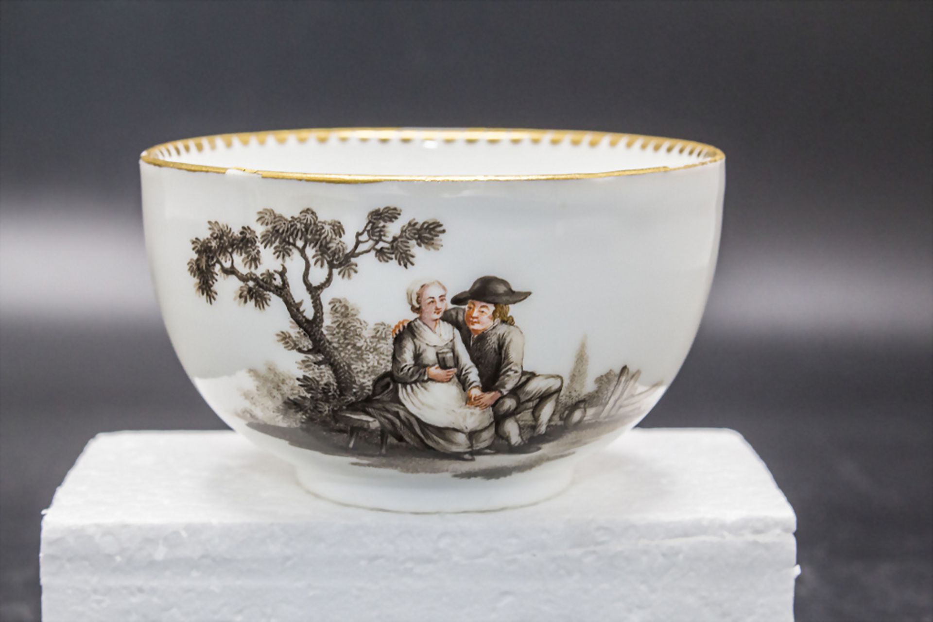 Koppchen mit Bauernpaar / A coupling with a peasant couple, Meissen, Punktzeit, um 1763-1773 - Bild 2 aus 6