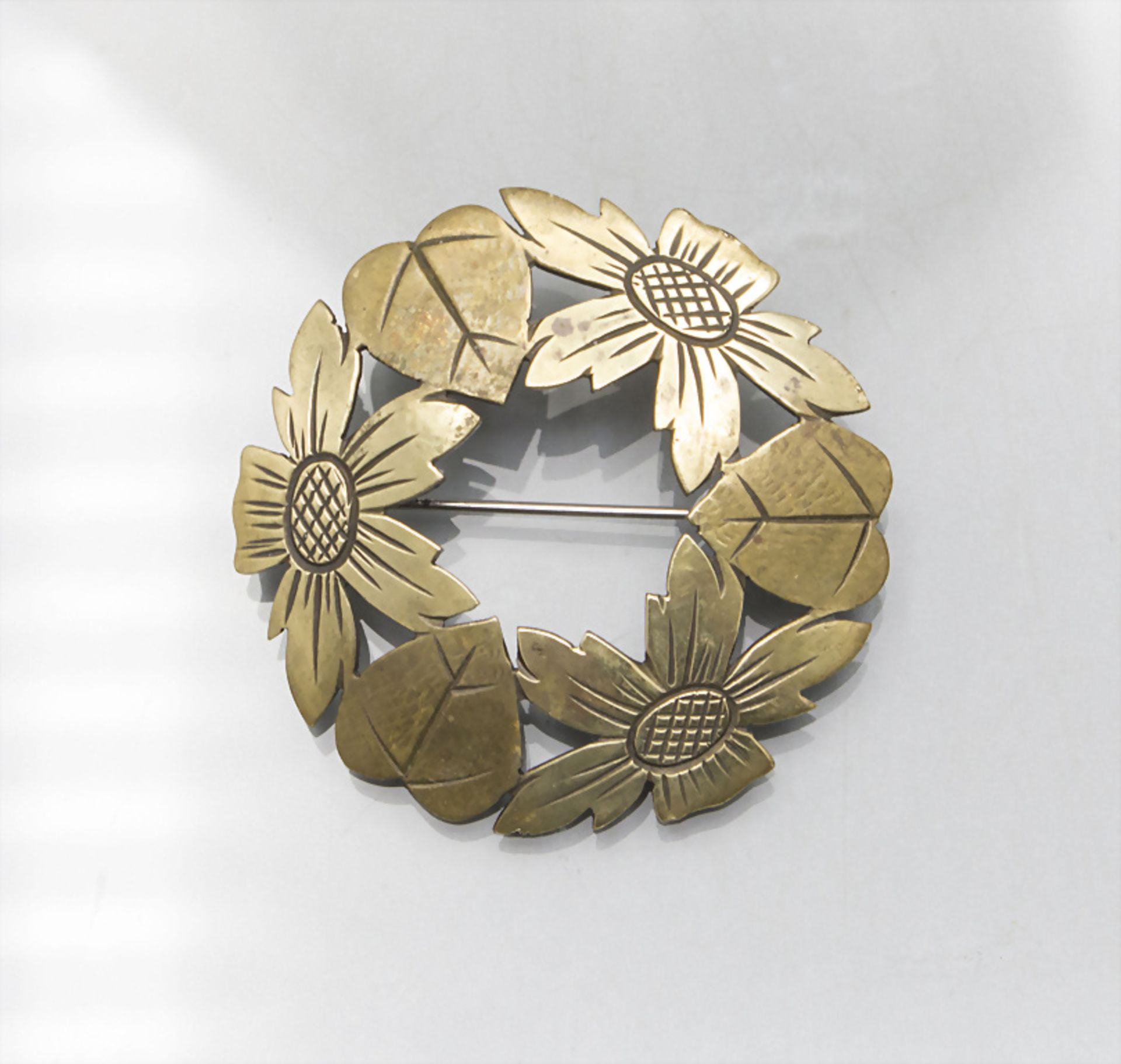 Jugendstil Brosche mit Blüten / An Art Nouveau brooch with blossoms, deutsch, um 1900