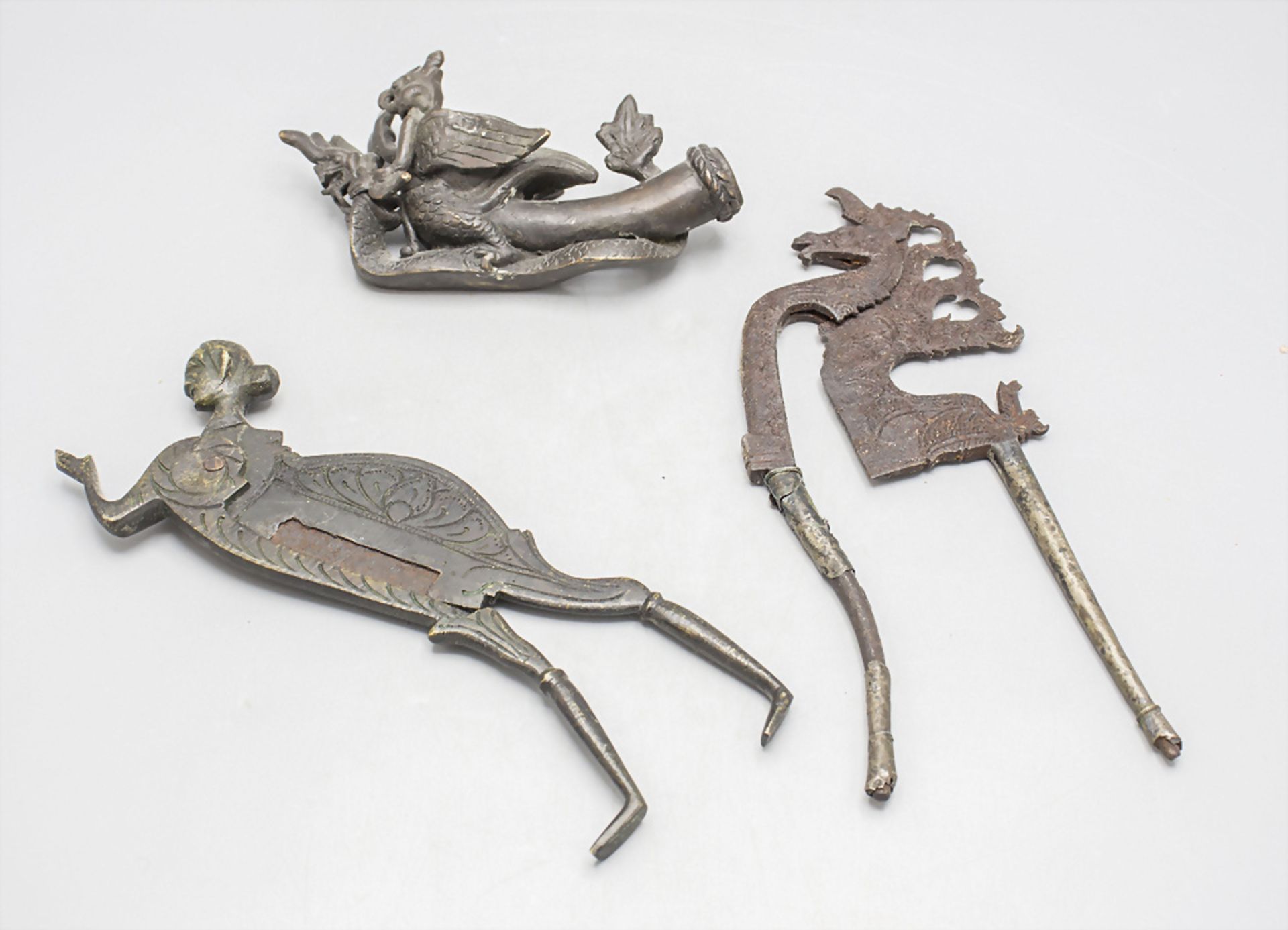 Konvolut Bronzewaren / A collection of 3 bronze items, Indien, Anfang 20. Jh. - Bild 2 aus 5