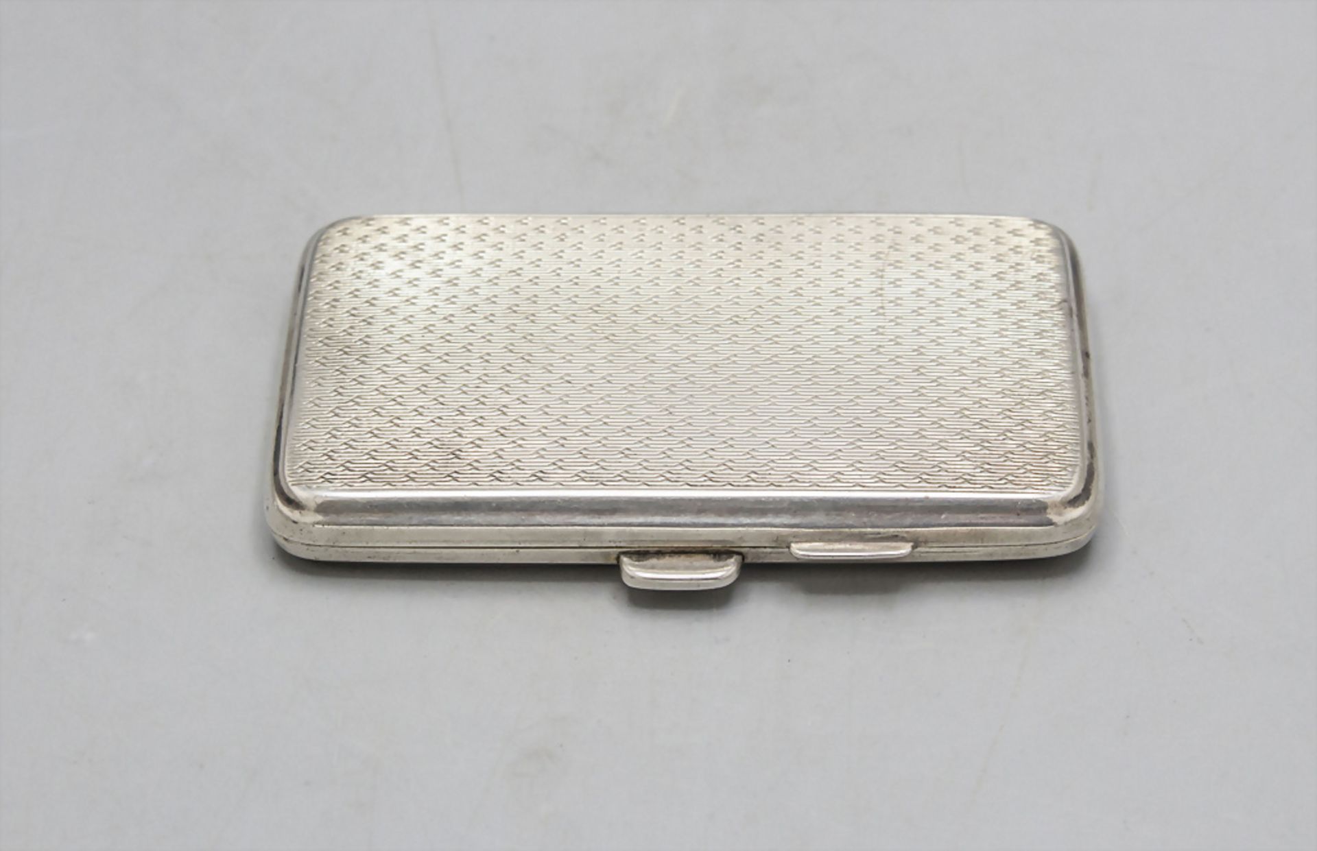 Art Déco Zigarettenetui / An Art Deco silver cigarette case, E.J. Trevitt & Sons, Chester, 1923