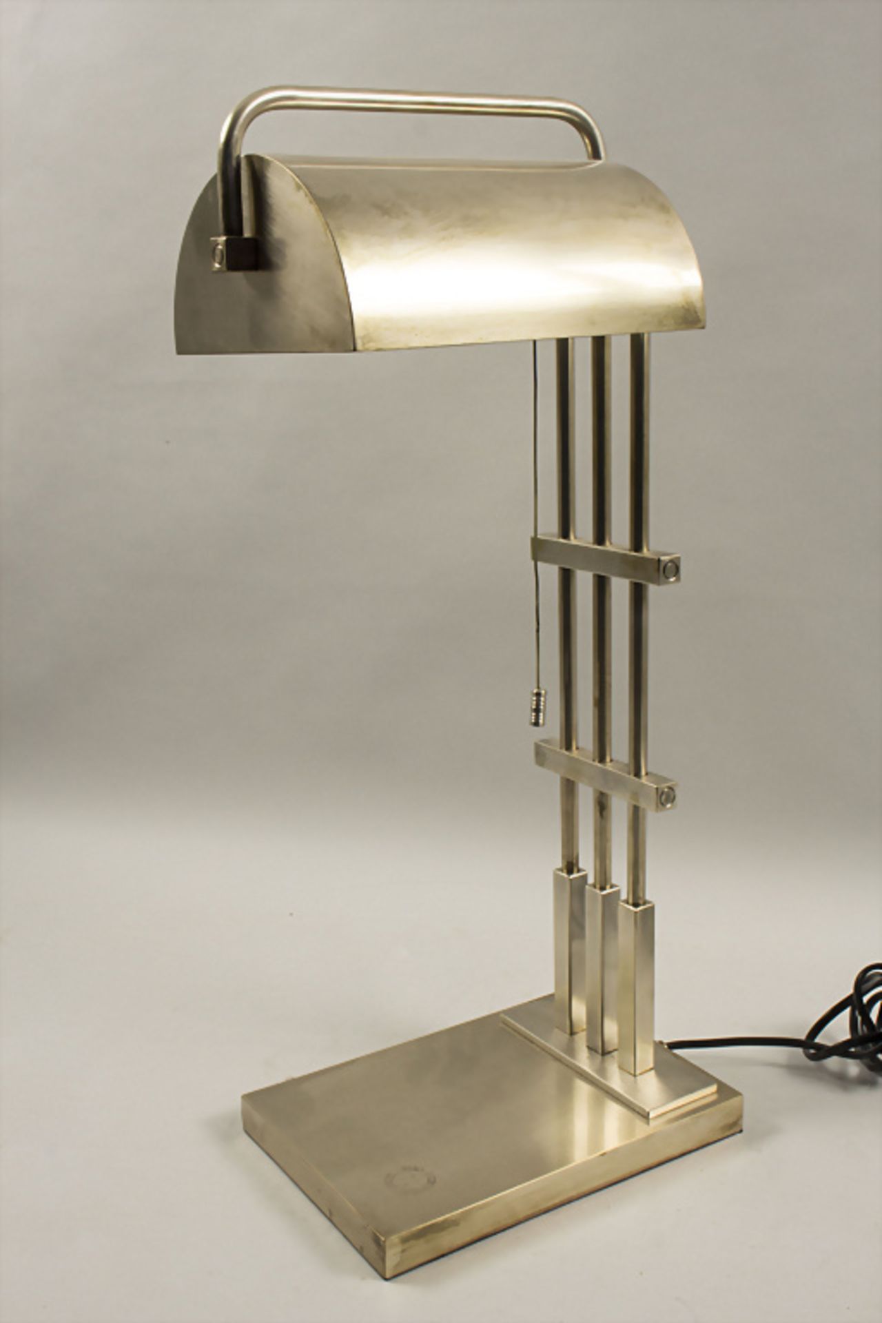 Bauhaus-Design Tischlampe / A Bauhaus design desk lamp, Entwurf um 1925