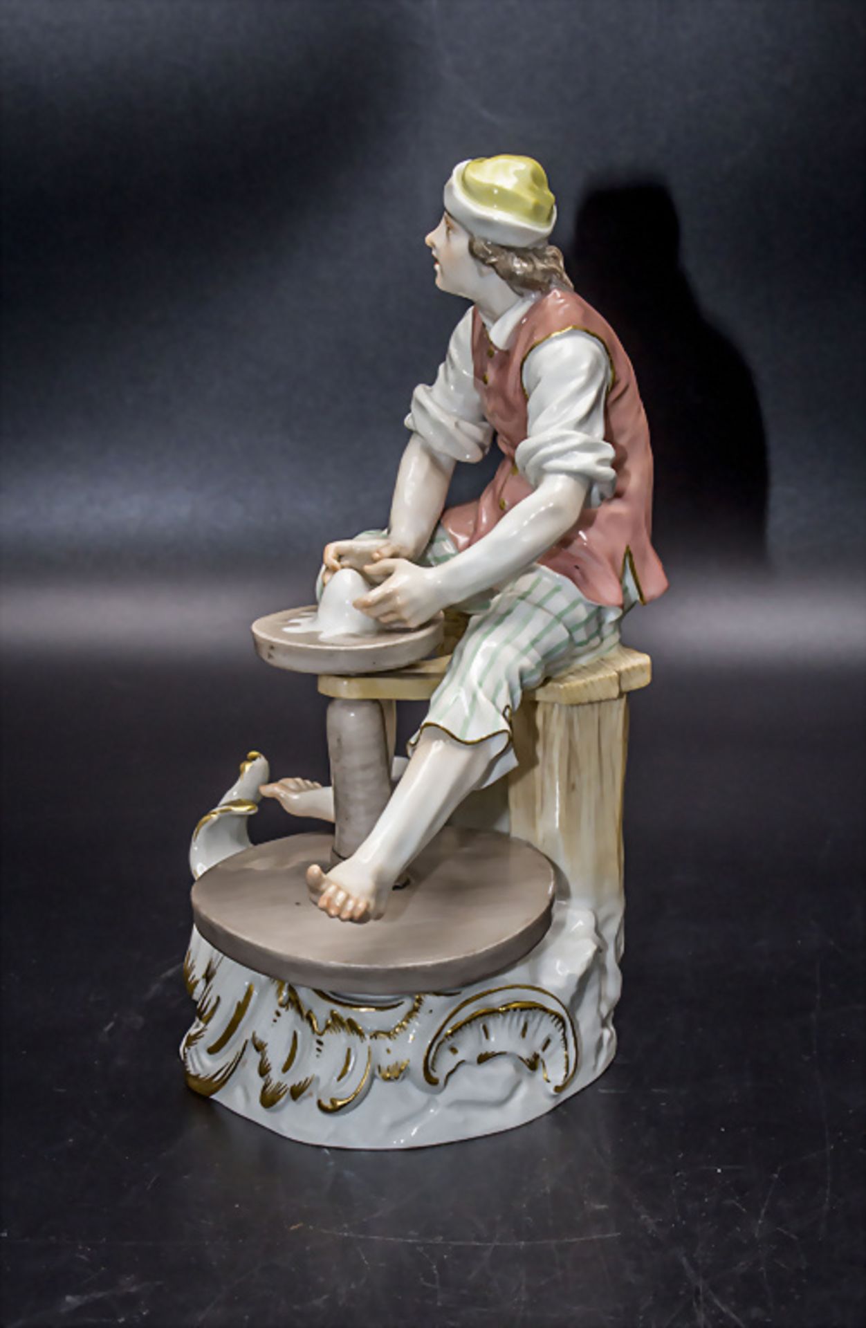 Handwerksfigur 'Töpfer' / A craft figure of a potter, Meissen, nach 1934 - Bild 2 aus 4