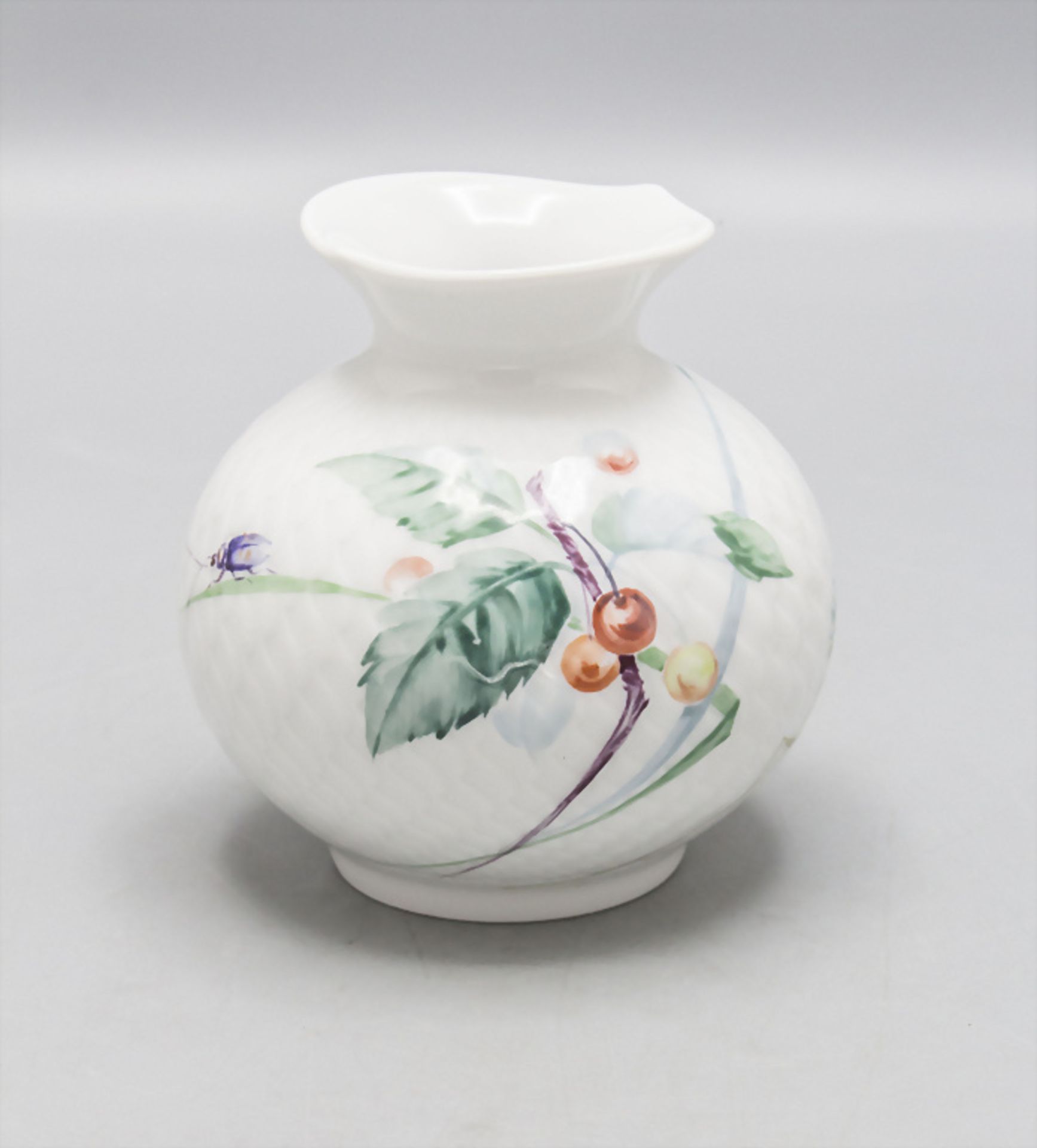 Vase Wellenspiel 'Waldflora mit Insekten' / A vase with wild cherries and insect, Sabine ...