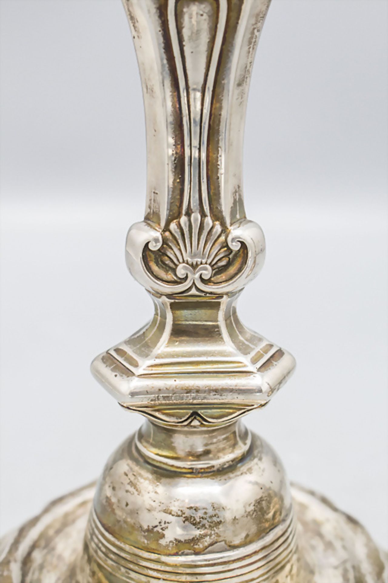 Paar Louis XV Kerzenleuchter / A pair of Louis XV silver candlesticks / Paire de Louis XV ... - Image 2 of 6