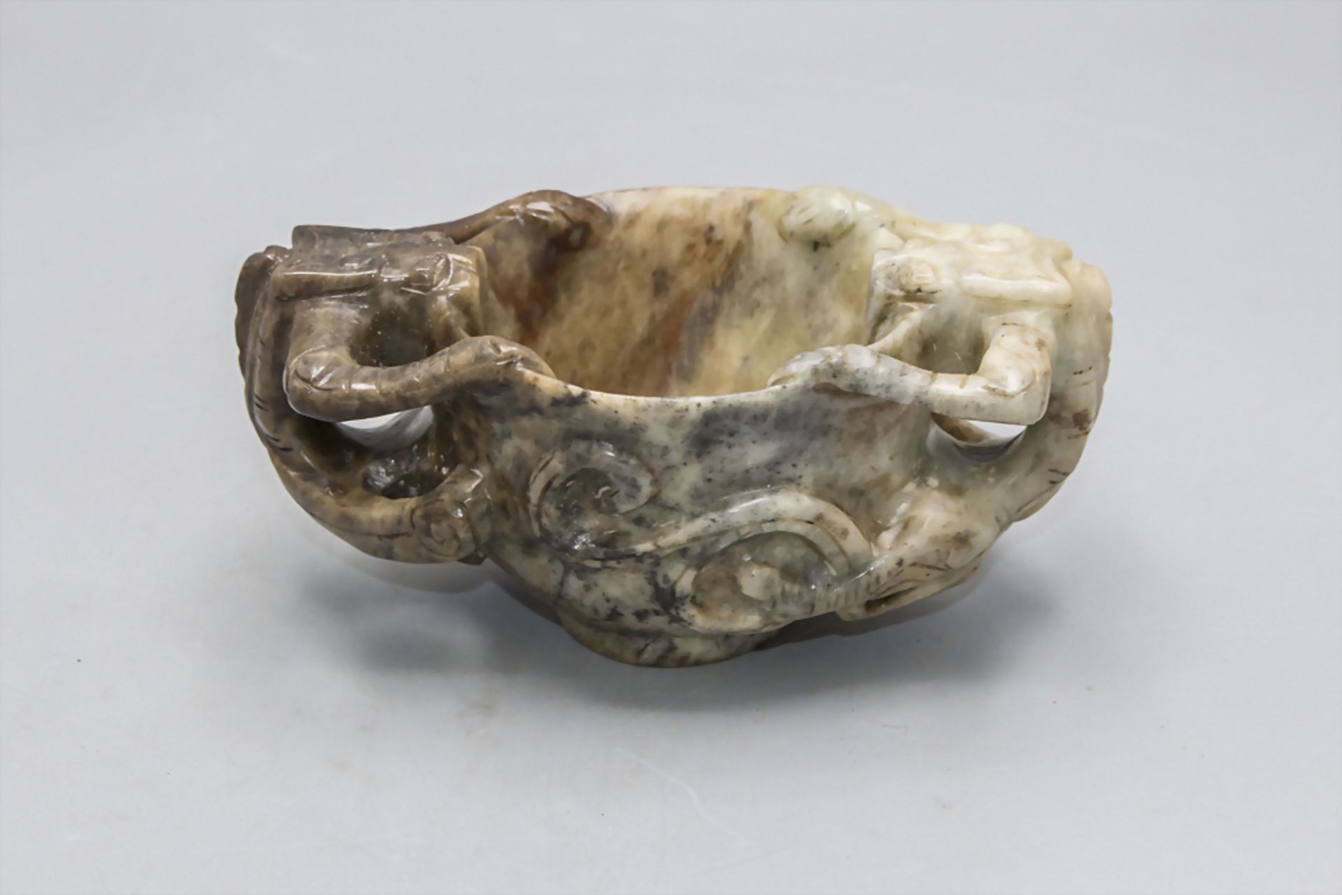 Jadeschale / A jade bowl, China, Qing-Dynastie (1644-1911), 18./19. Jh. - Image 3 of 8