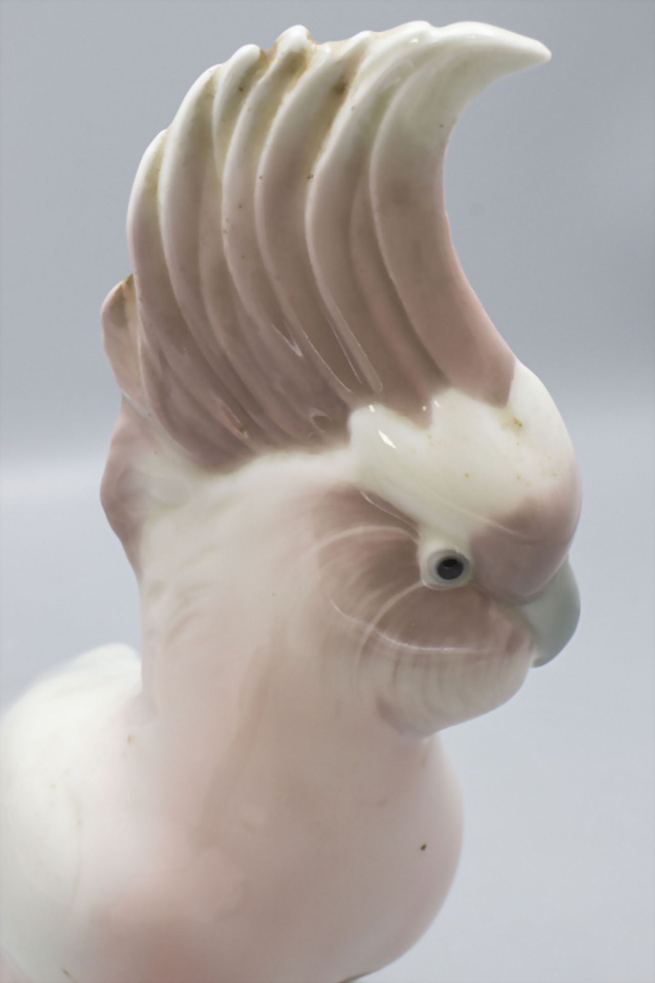 Jugendstil Vogelfigur 'Kakadu' / An Art Nouveau bird figure of a cockatoo, Gebrüder Heubach, ... - Bild 2 aus 7