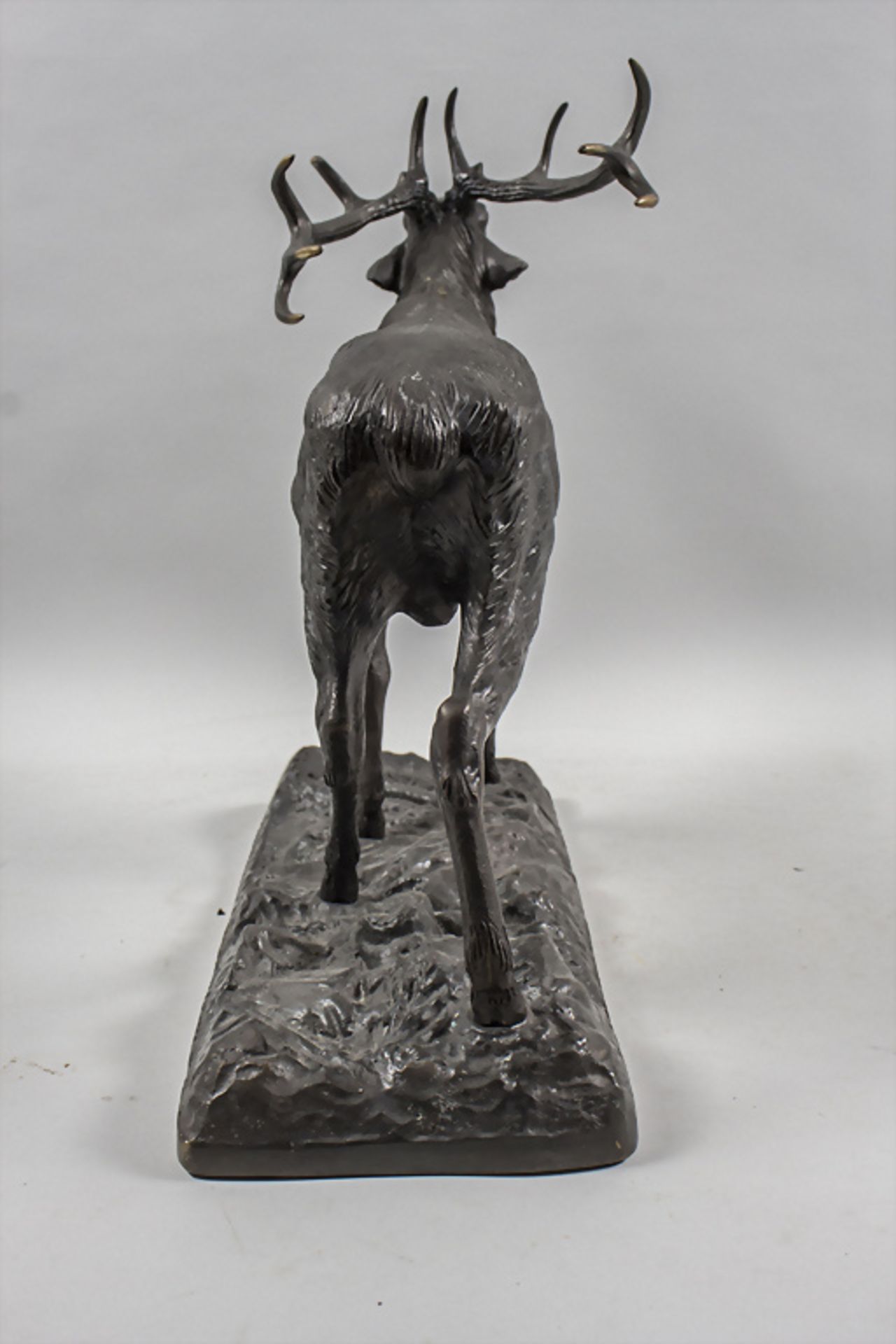 Bronzeplastik 'Röhrender Hirsch - 10-Ender' / Bronze sculpture of a roaring deer - Image 6 of 10