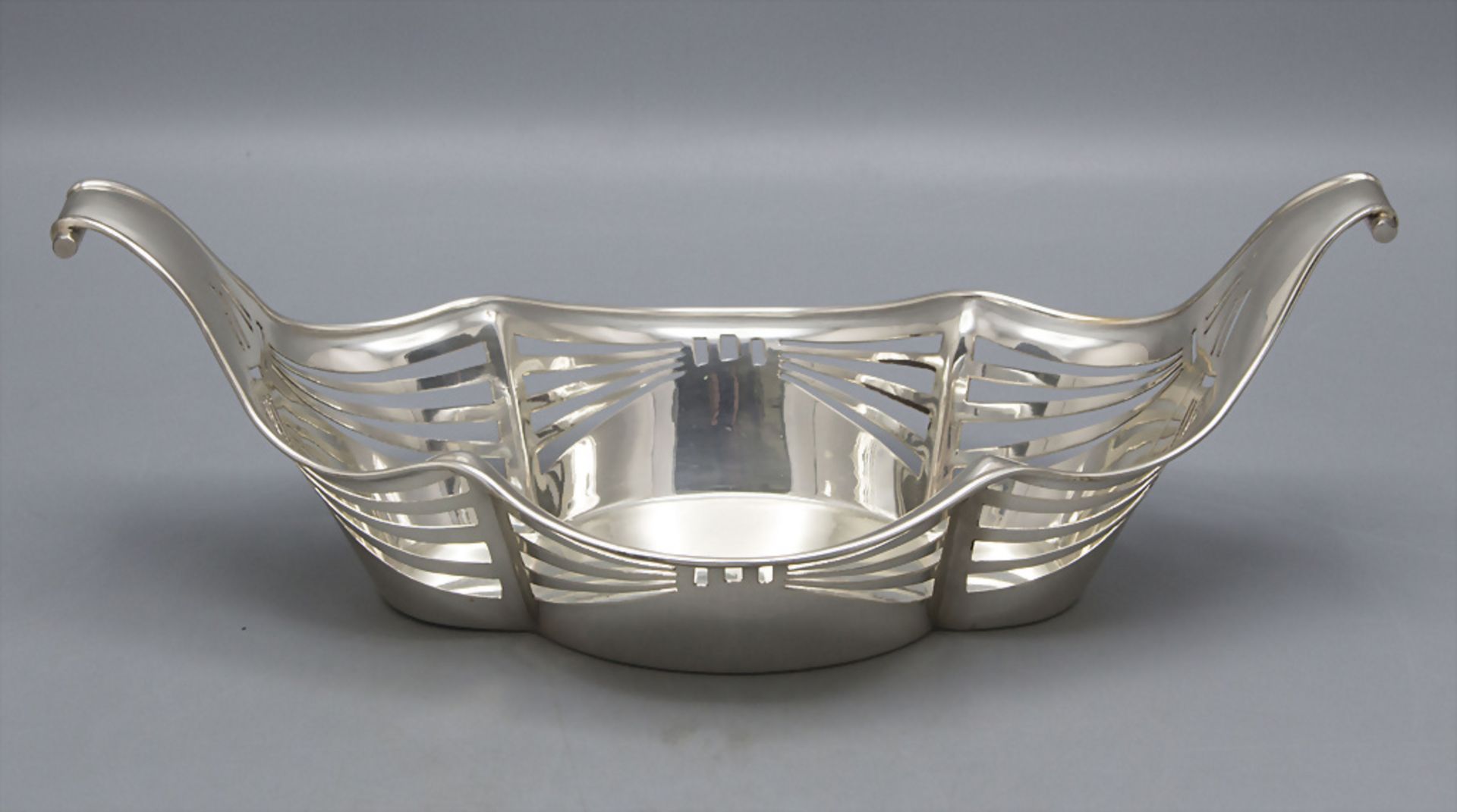 Konfektschale / A silver candy bowl, Wilhelm Binder, Schwäbisch Gmünd, 20. Jh.