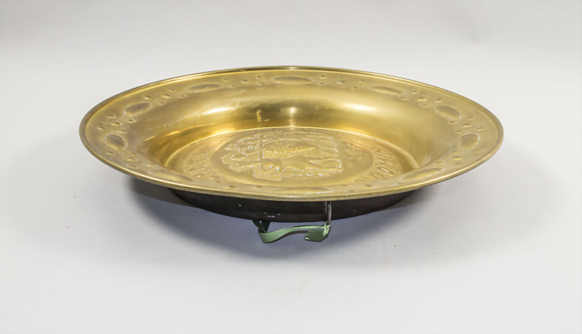 Beckenschlägerschüssel / A brass bowl, wohl Nürnberg, 16./17. Jh. - Image 4 of 4