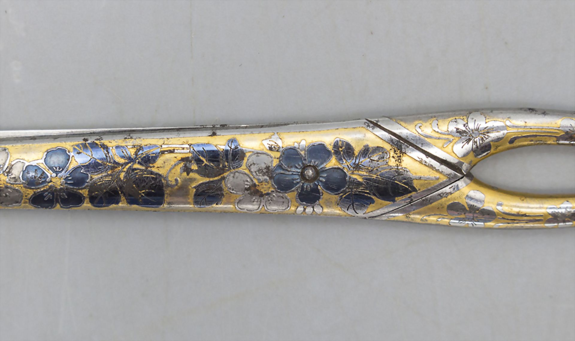 Jugendstil Schere mit Blütendekor / Art Nouveau scissors with blossoms, C.V. Heljestrand, ... - Bild 3 aus 4