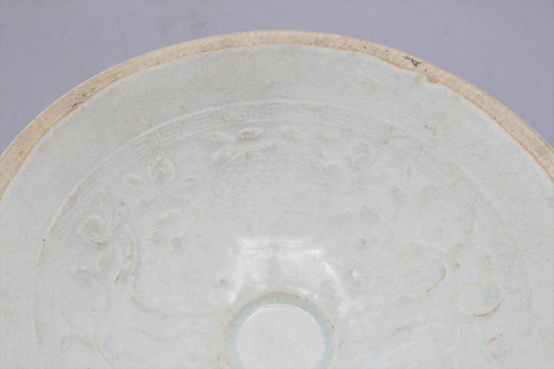 Kumme / A porcelain bowl, China, Yuan/Song-Dynastie, wohl 12./13. Jh. - Bild 3 aus 5