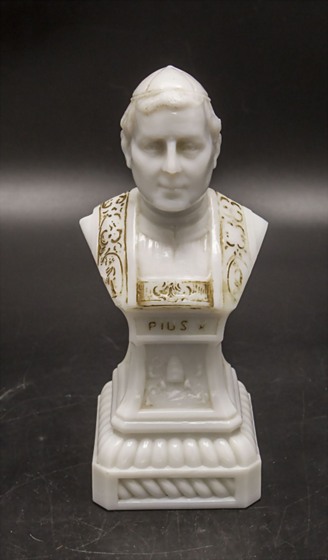 Papst Pius X. Büste / A glass bust of Pope Pius X., Vallérysthal, um 1907