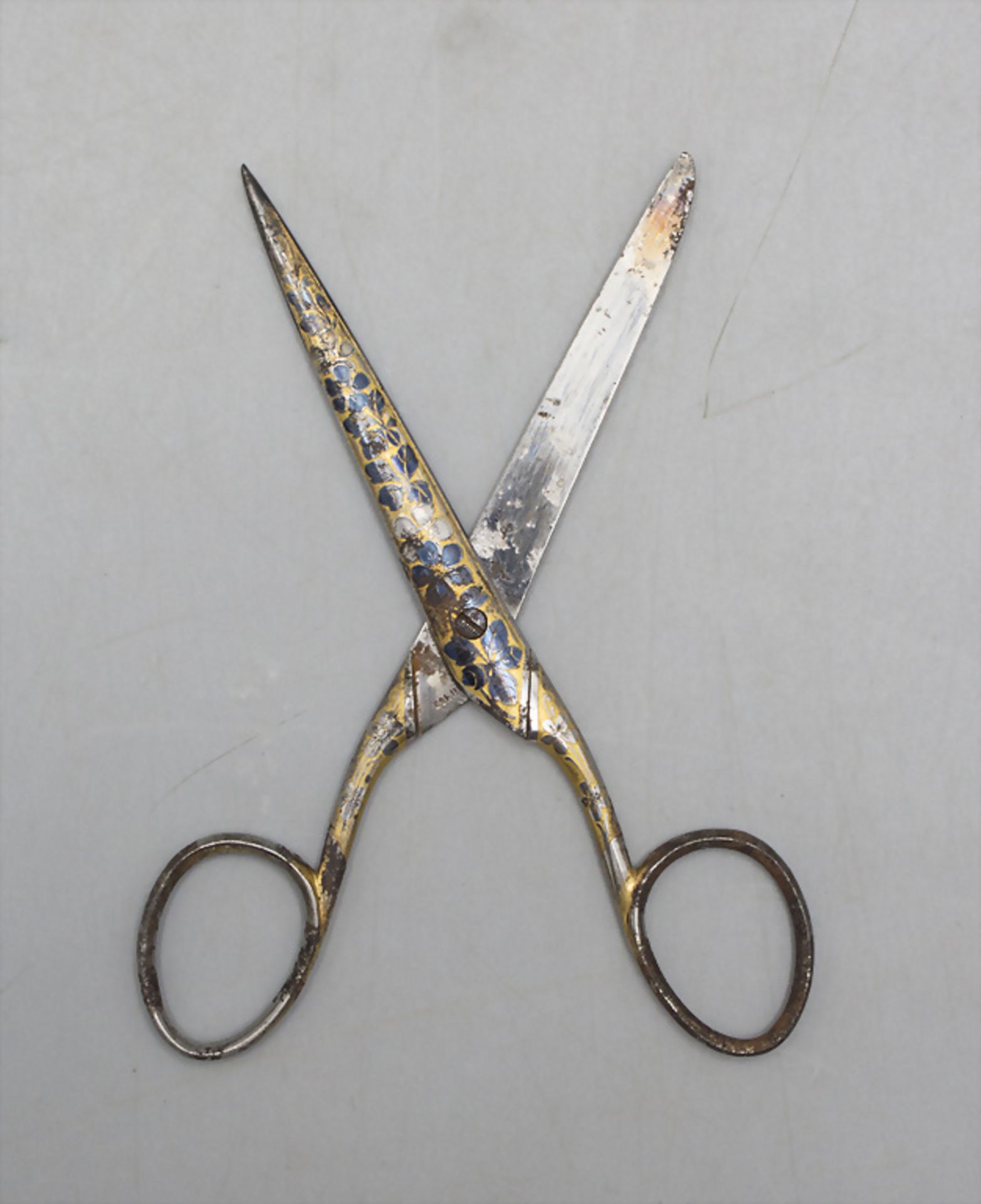 Jugendstil Schere mit Blütendekor / Art Nouveau scissors with blossoms, C.V. Heljestrand, ...