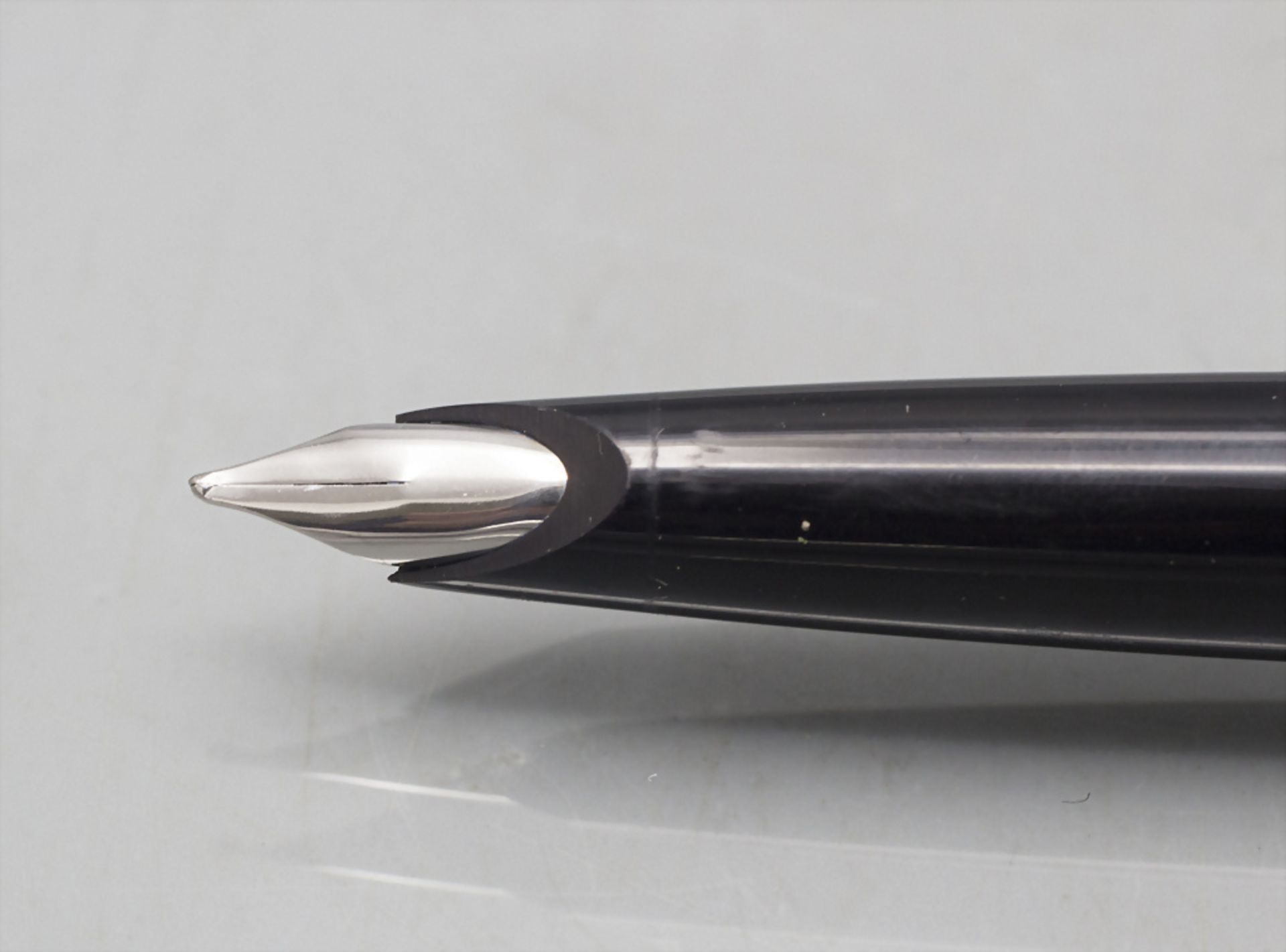 Montblanc Füller 'Carrera'/ A Montblanc fountain pen 'Carrera', um 1975 - Bild 3 aus 3