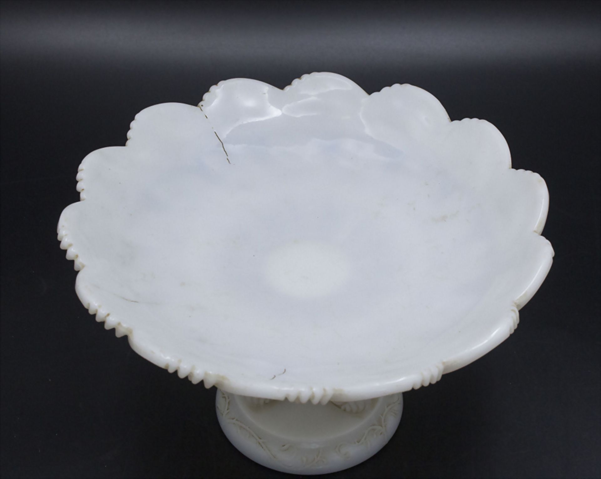 Anbietschale / Fußschale / A footed pressed opaline glass bowl, Cristallerie de Portieux, ... - Bild 2 aus 4