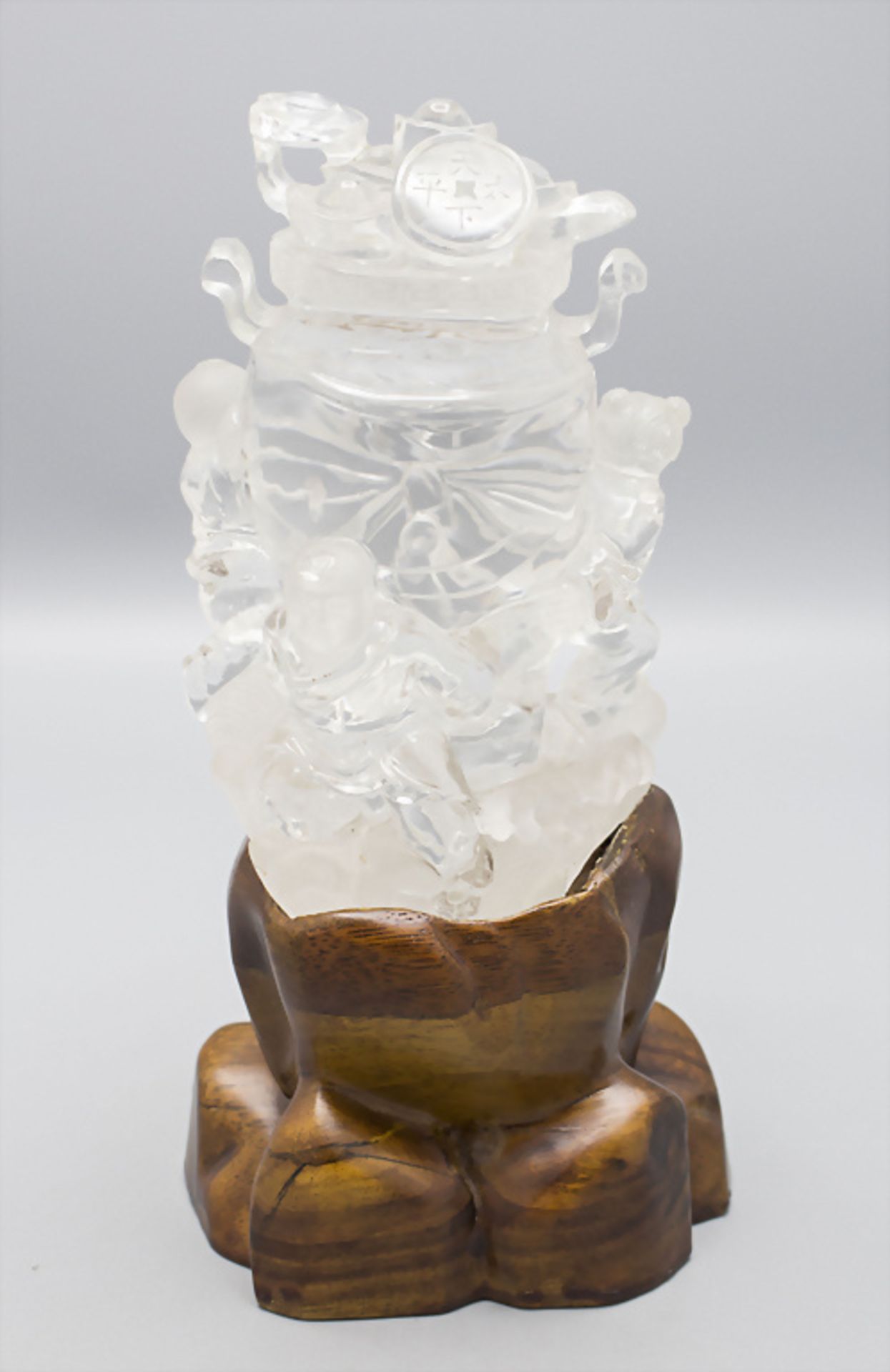 Bergkristall-Figur / A carved rock crystal figure, China, 20. Jh. - Image 3 of 9