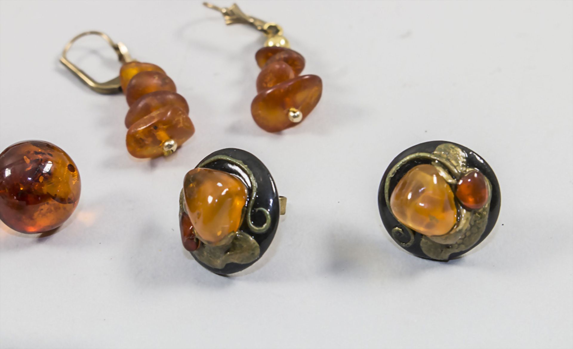 Großes Konvolut Bernstein-Schmuck / A large set of amber jewellery - Bild 5 aus 8