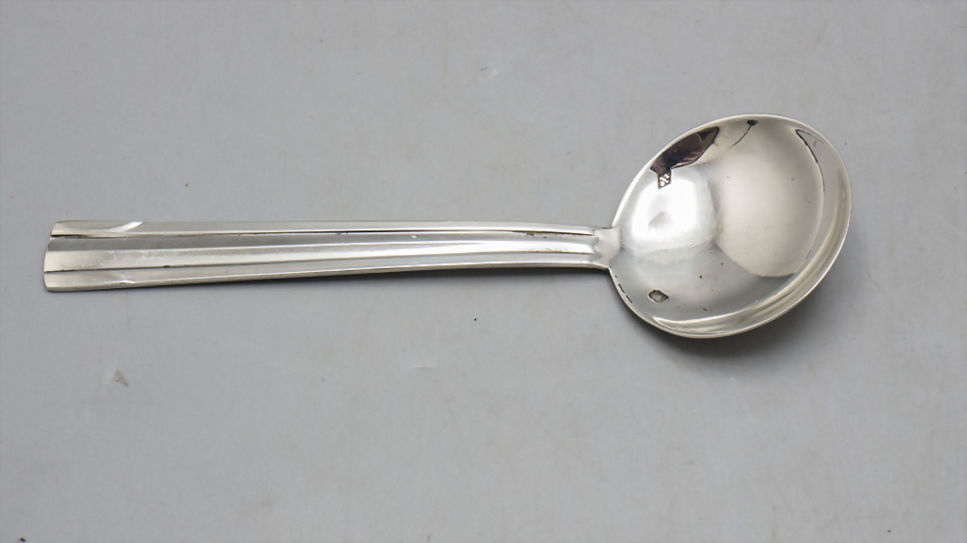 Art Déco Dessertlöffel / An Art Deco silver dessert spoon, Ernest Prost, Paris, um 1925