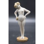 Jugendstil Akt einer jungen Badenden / An Art Nouveau nude of a bathing woman, wohl Limoges, ...