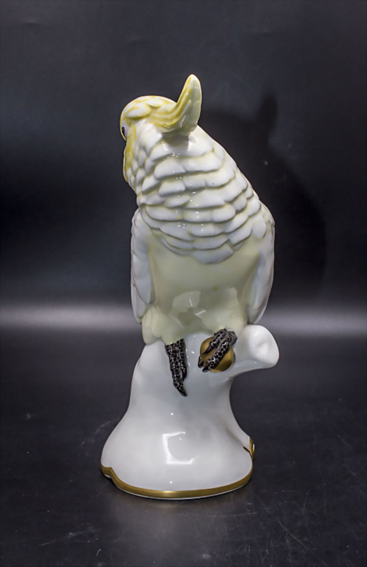 Kakadu mit Goldkugel / A cockatoo with a golden ball, Theodor Kärner, Rosenthal, Selb, um 1923 - Bild 3 aus 5