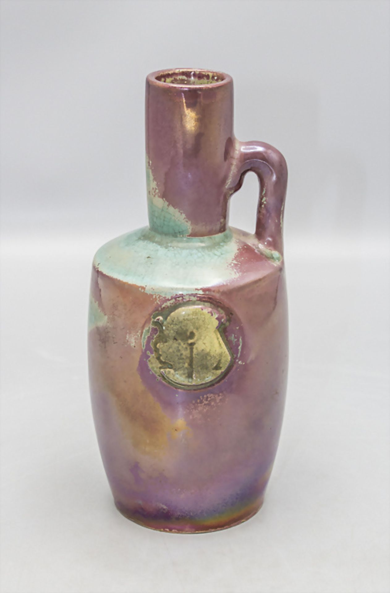 Jugendstil Henkelvase mit Pharao / An Art Nouveau handled vase with a pharaoh, Céramique ...