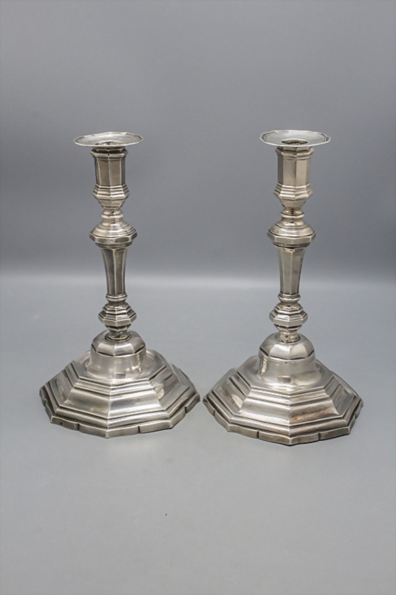 Paar Louis XV Kerzenleuchter / A pair of Louis XV silver candlesticks / Paire de Louis XV ... - Bild 3 aus 7