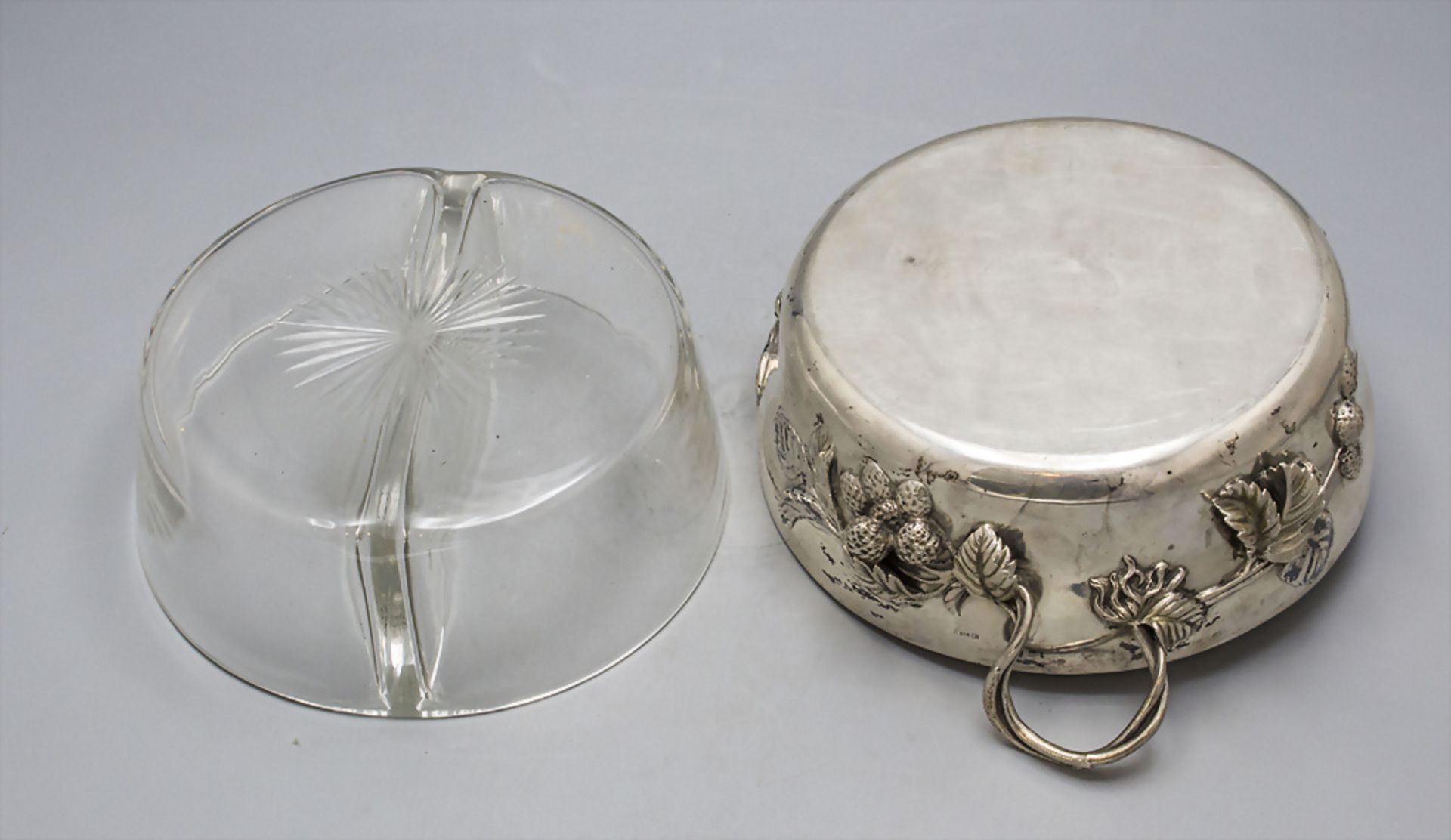 Jugendstil Silberschale mit Mispeln und Erdbeeren / An Art Nouveau silver bowl with medlars ... - Bild 6 aus 8