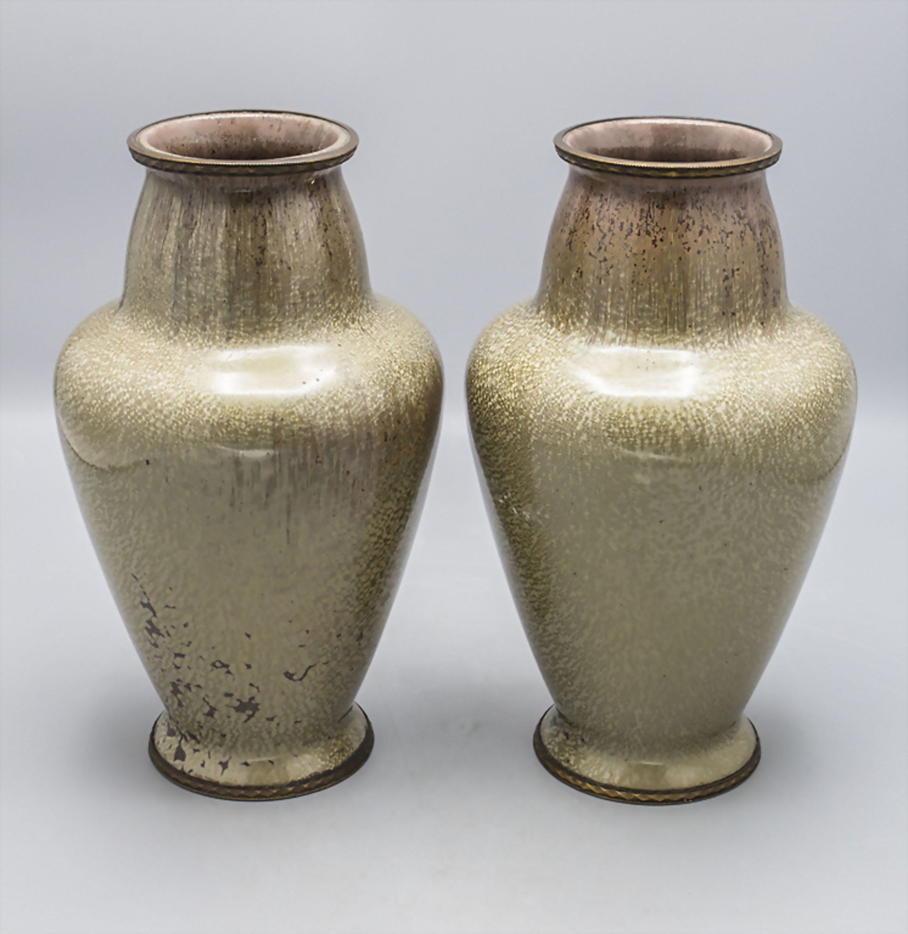 Paar Vasen / A pair of ceramic vases, Frankreich, Sarreguemines, um 1920