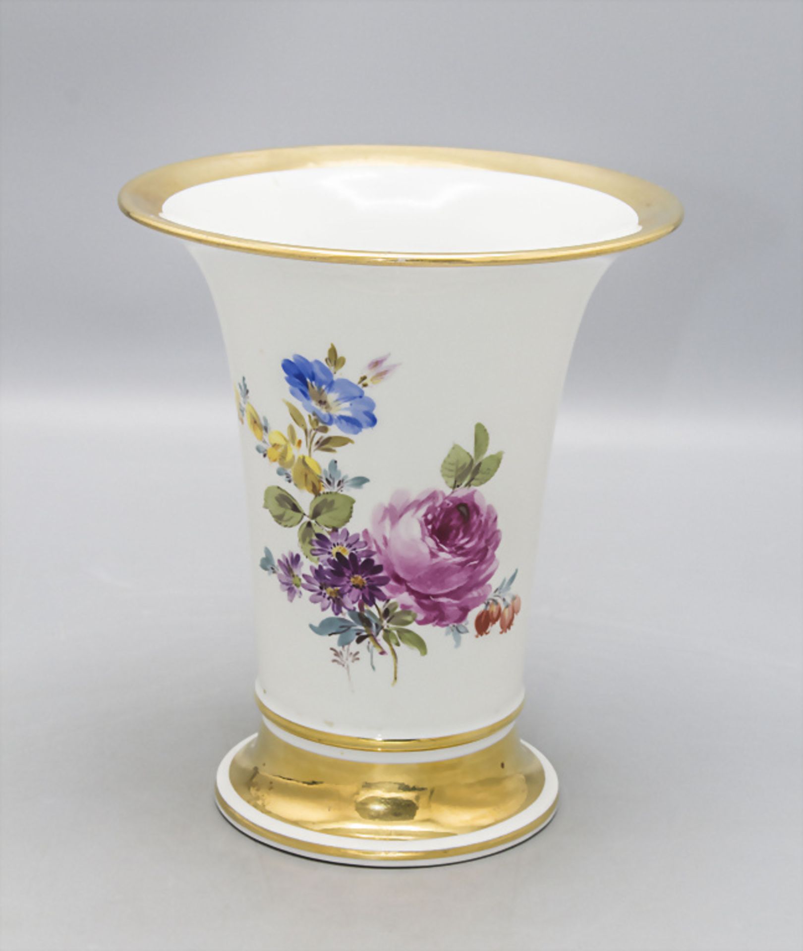 Kratervase mit Blumenbouquets / A vase with flower bouquets, Meissen, um 1880